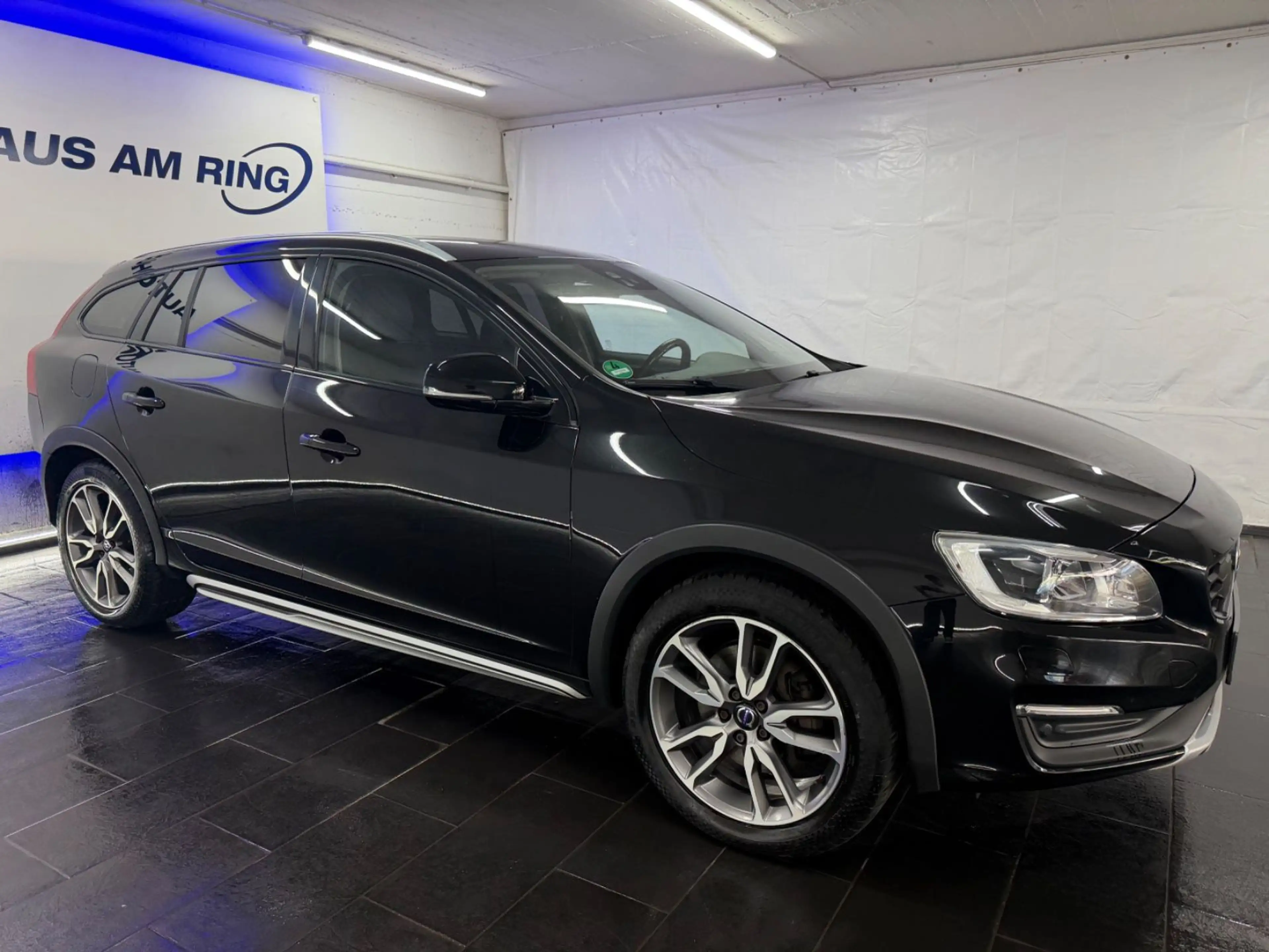 Volvo V60 Cross Country D4 AWD ACC 2xPDC AHK VIRTUAL — photo 6