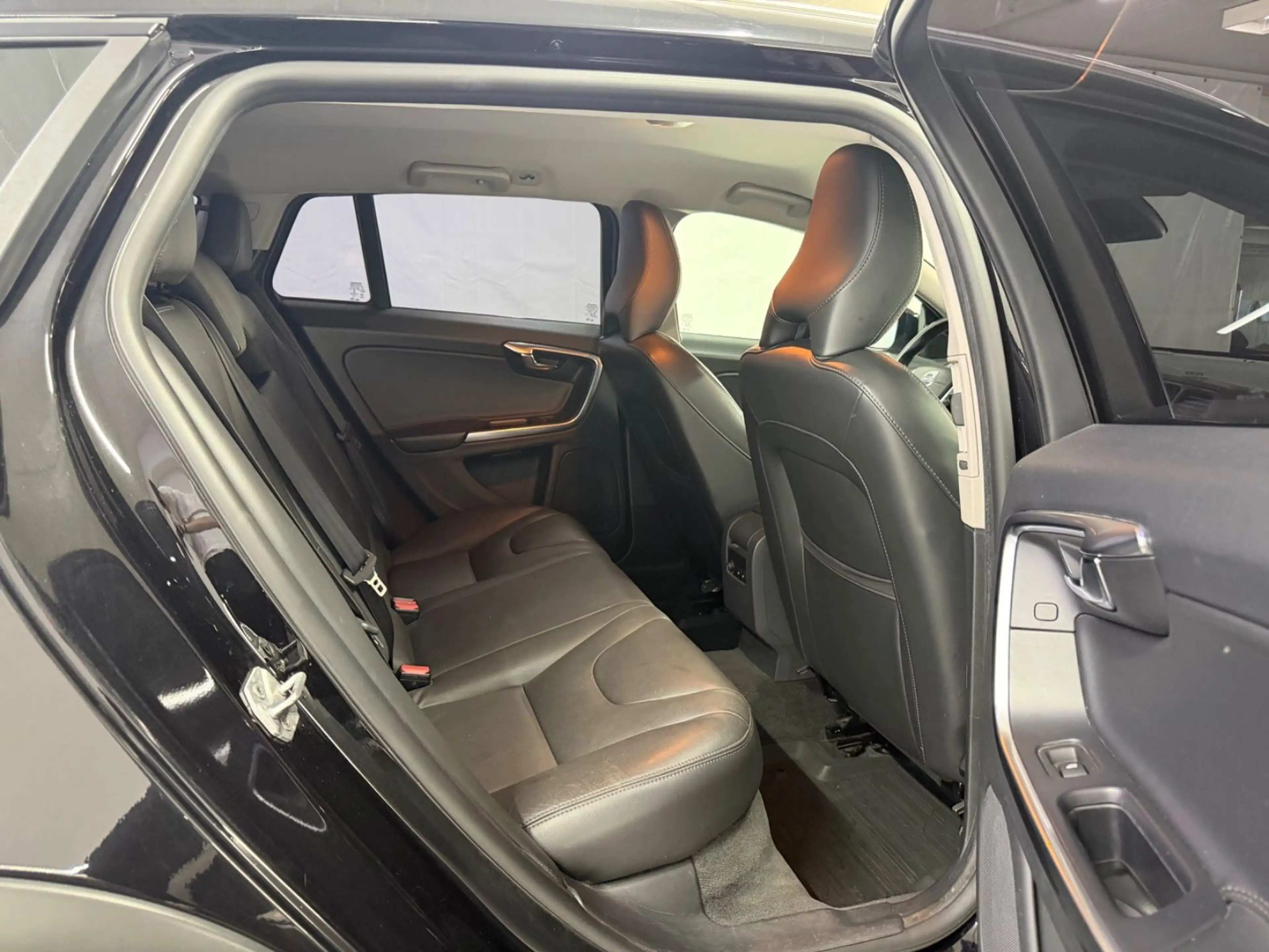 Volvo V60 Cross Country D4 AWD ACC 2xPDC AHK VIRTUAL — photo 15