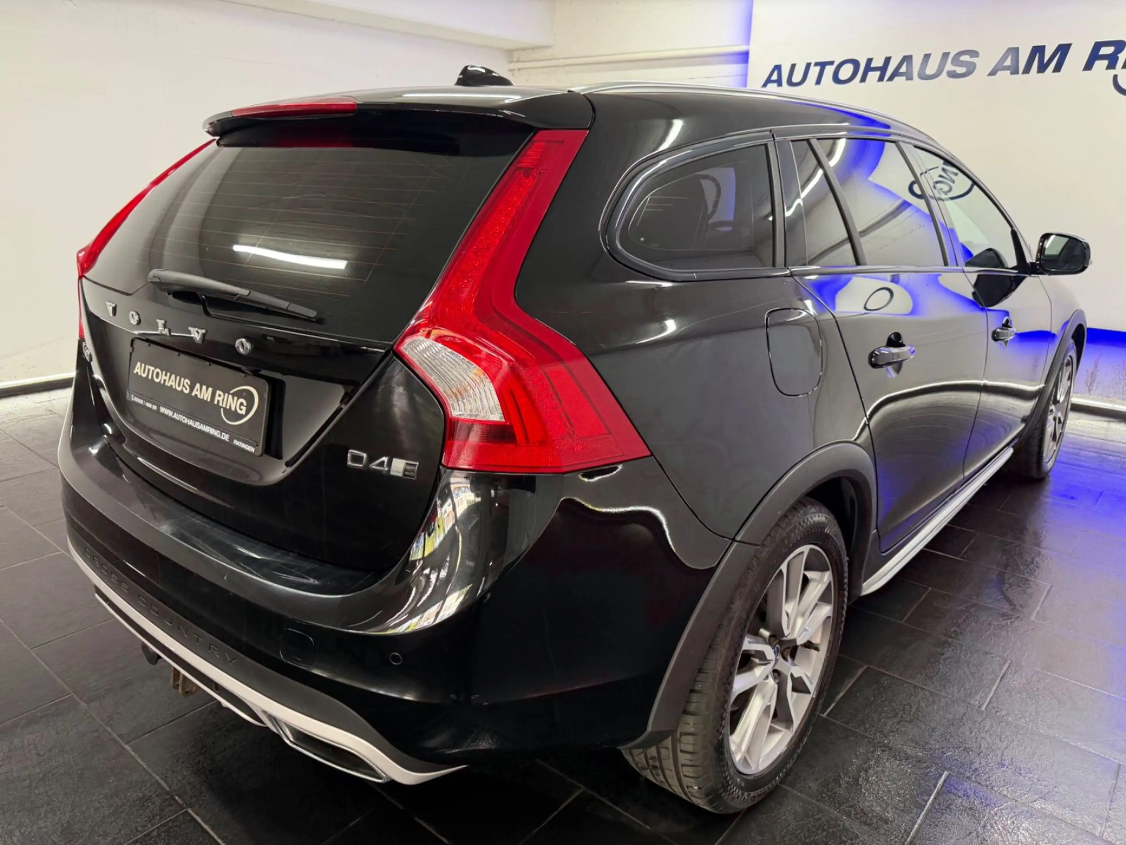 Volvo V60 Cross Country D4 AWD ACC 2xPDC AHK VIRTUAL — photo 8