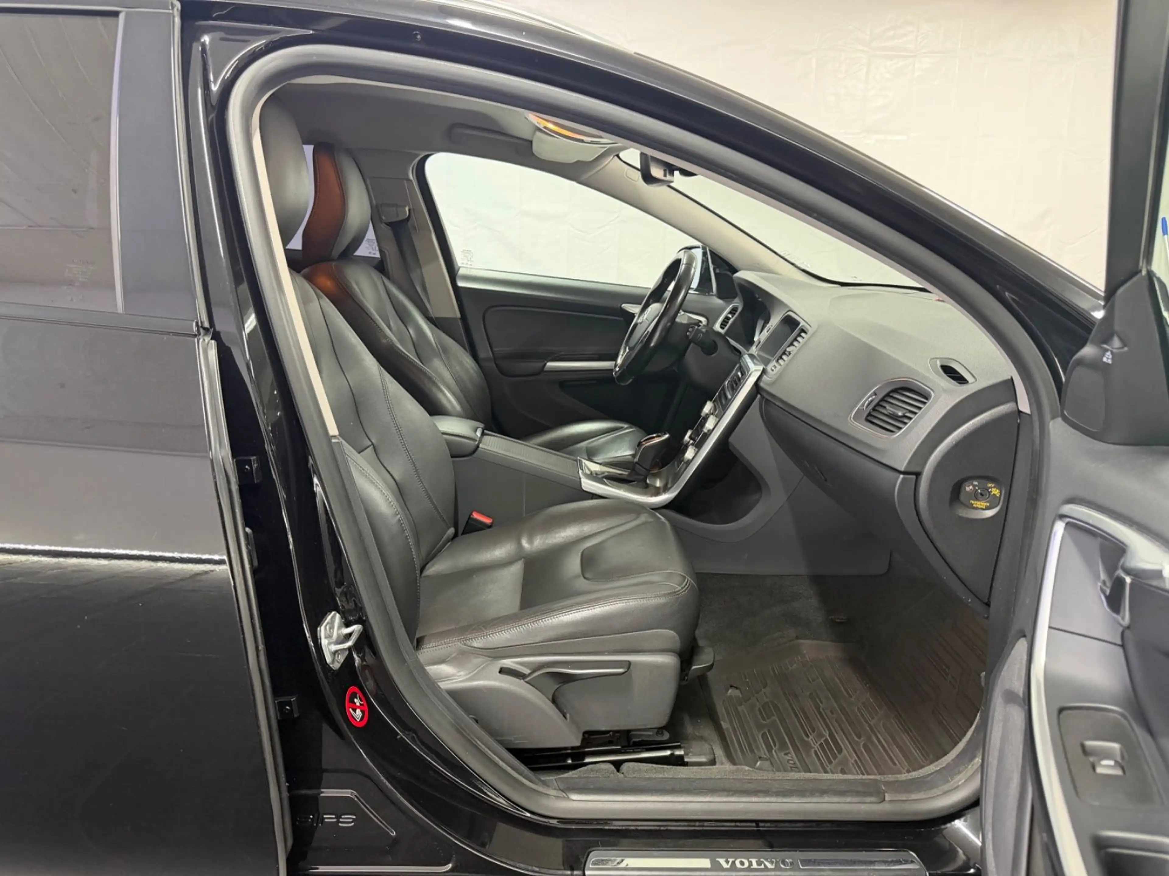 Volvo V60 Cross Country D4 AWD ACC 2xPDC AHK VIRTUAL — photo 13