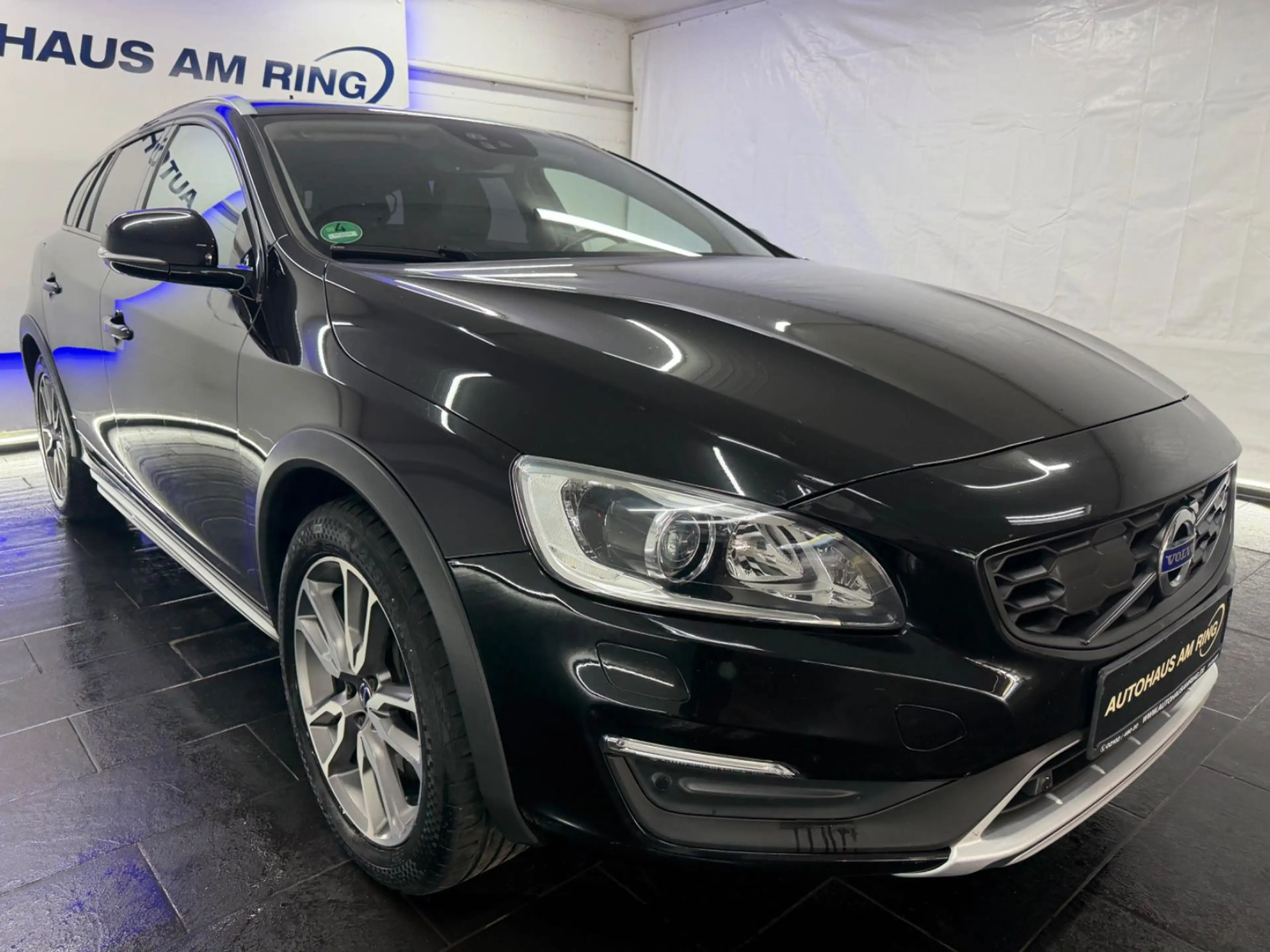 Volvo V60 Cross Country D4 AWD ACC 2xPDC AHK VIRTUAL — photo 5