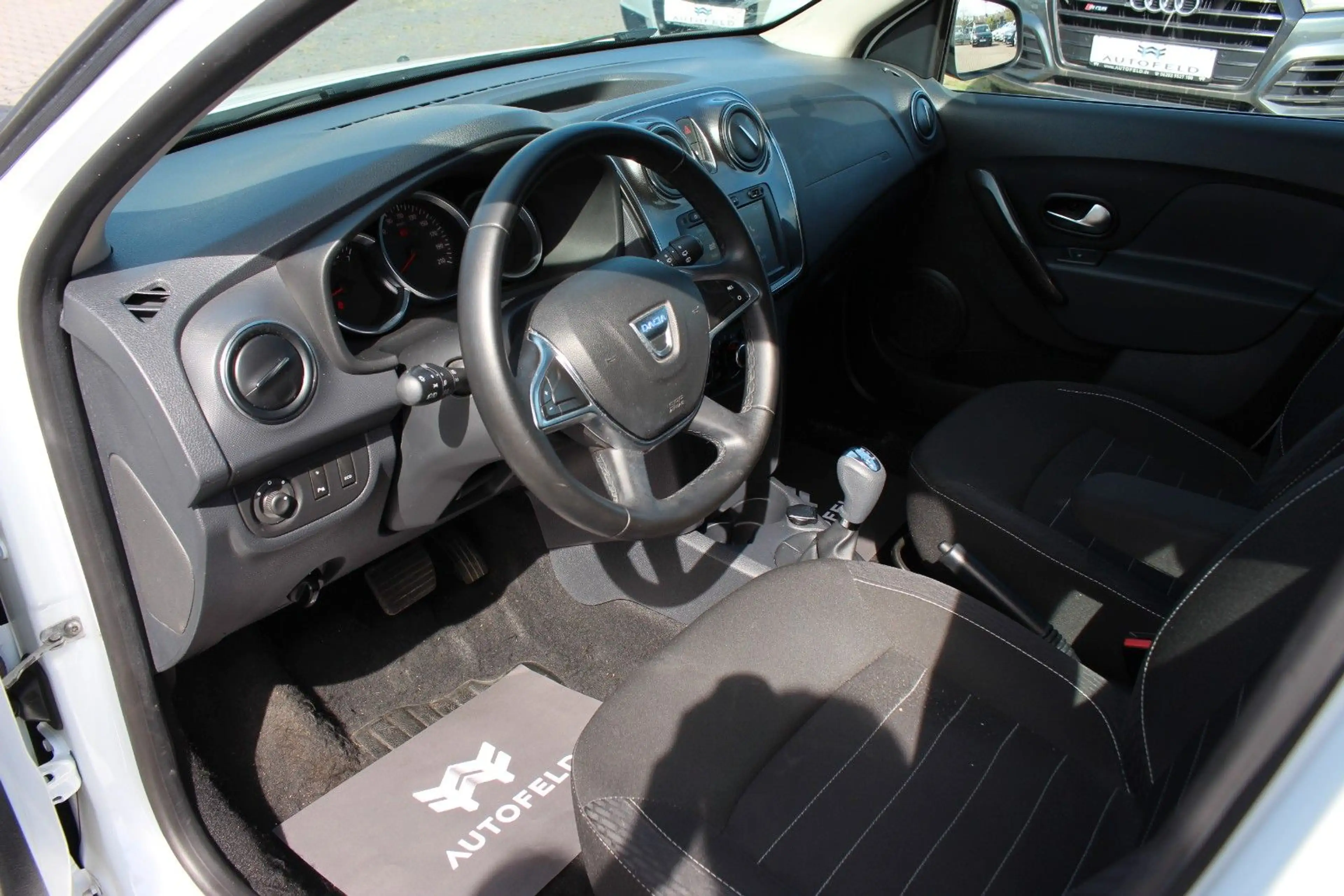 Dacia Logan /SHEFT/NAVI/AHK/RCAM/BT/TEMP/ALLWETTER/ — photo 9