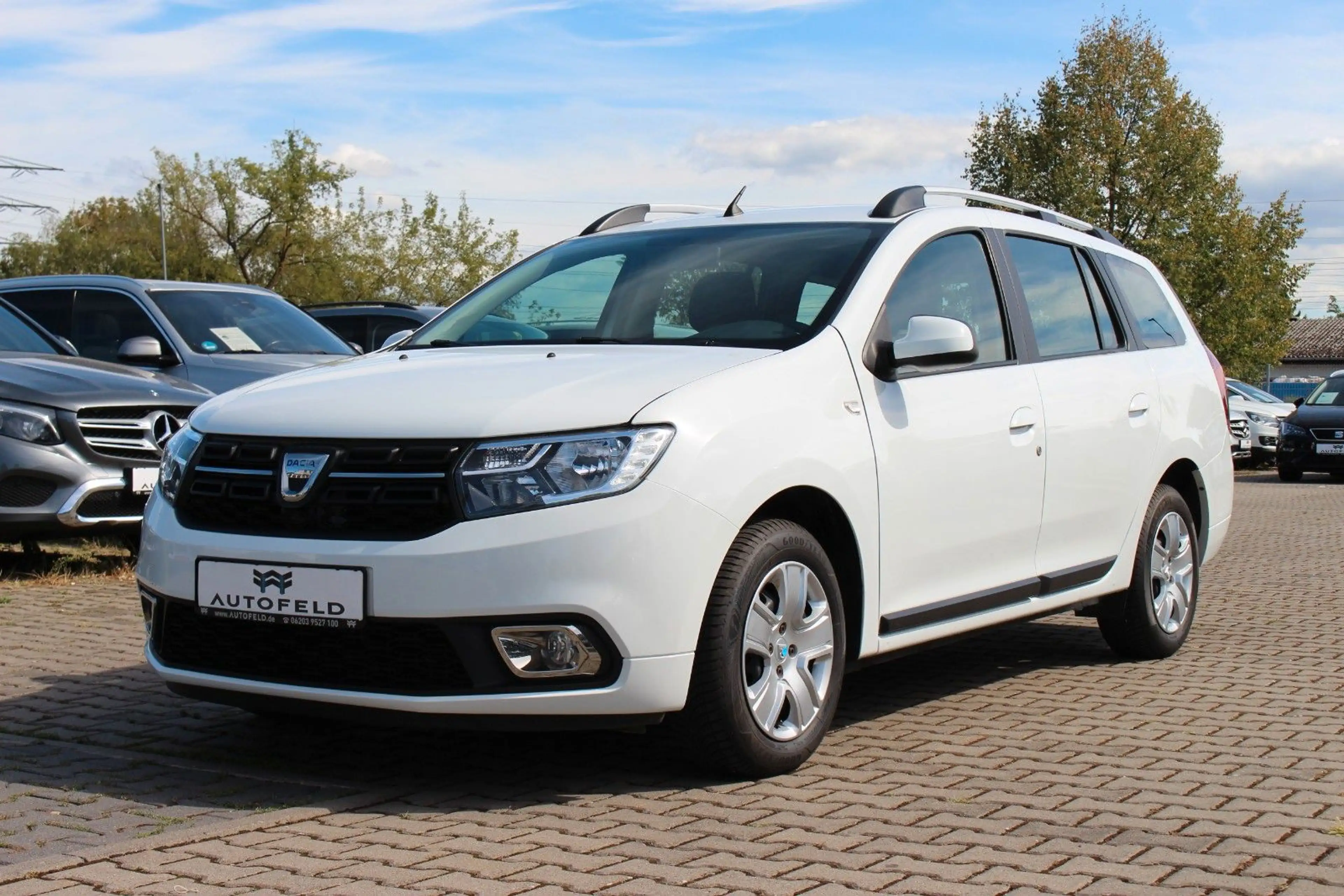 Dacia Logan /SHEFT/NAVI/AHK/RCAM/BT/TEMP/ALLWETTER/