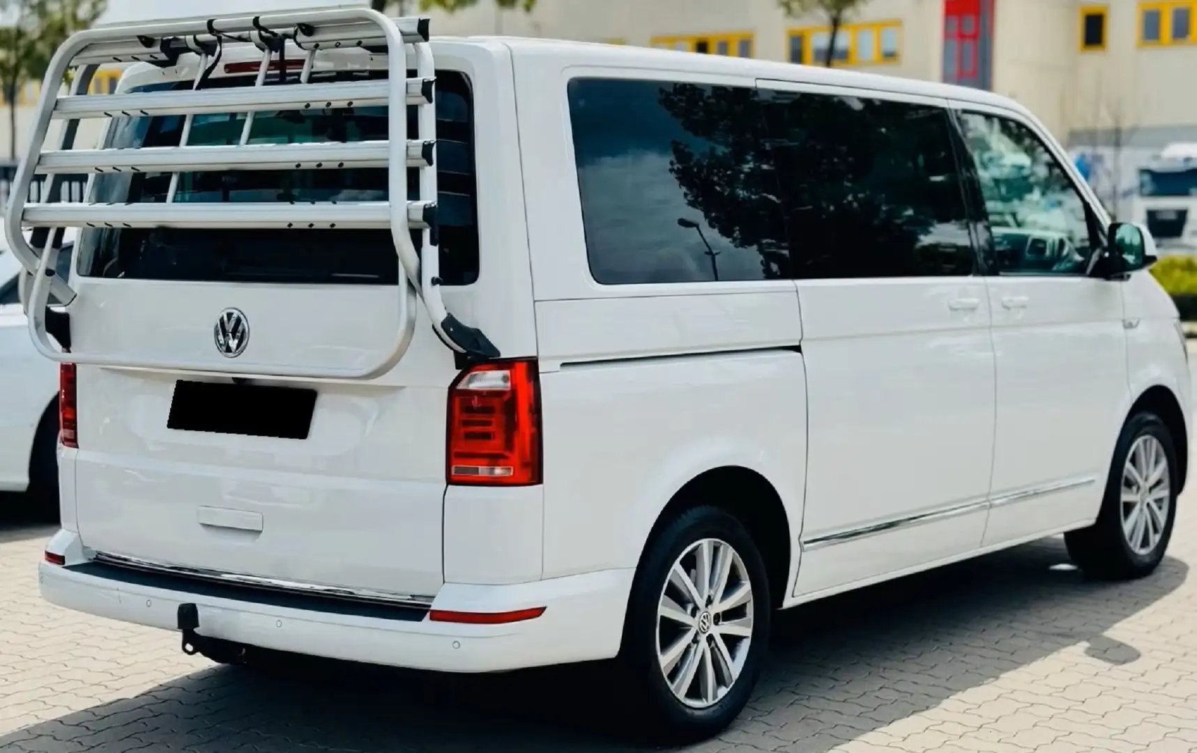 Volkswagen T6 Multivan Multivan 2.0 Gen. Six 2,0 TDI 4Motion DSG 150 pk Weiß - 2