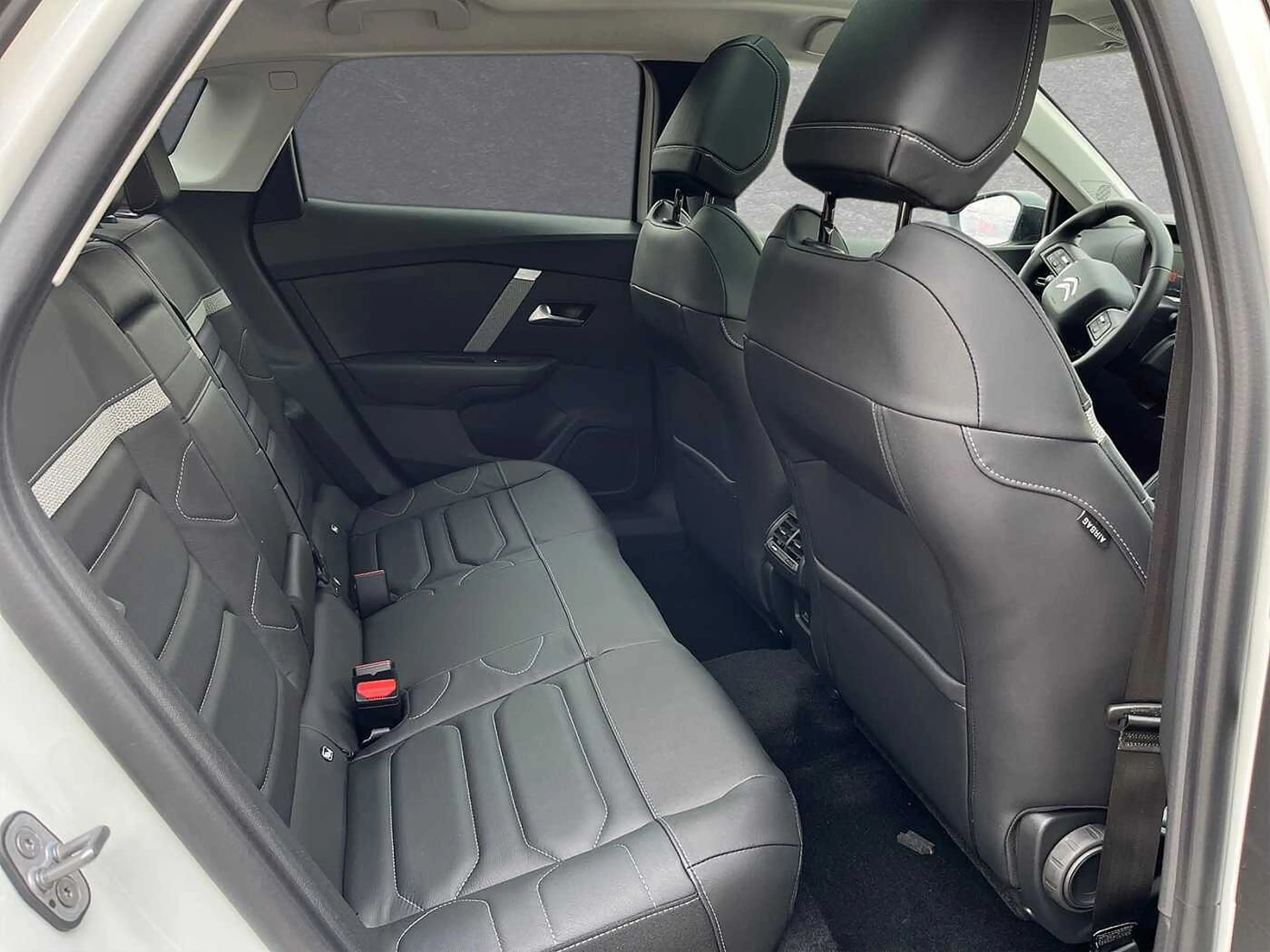 Citroen E-C4 X SHINE — photo 9