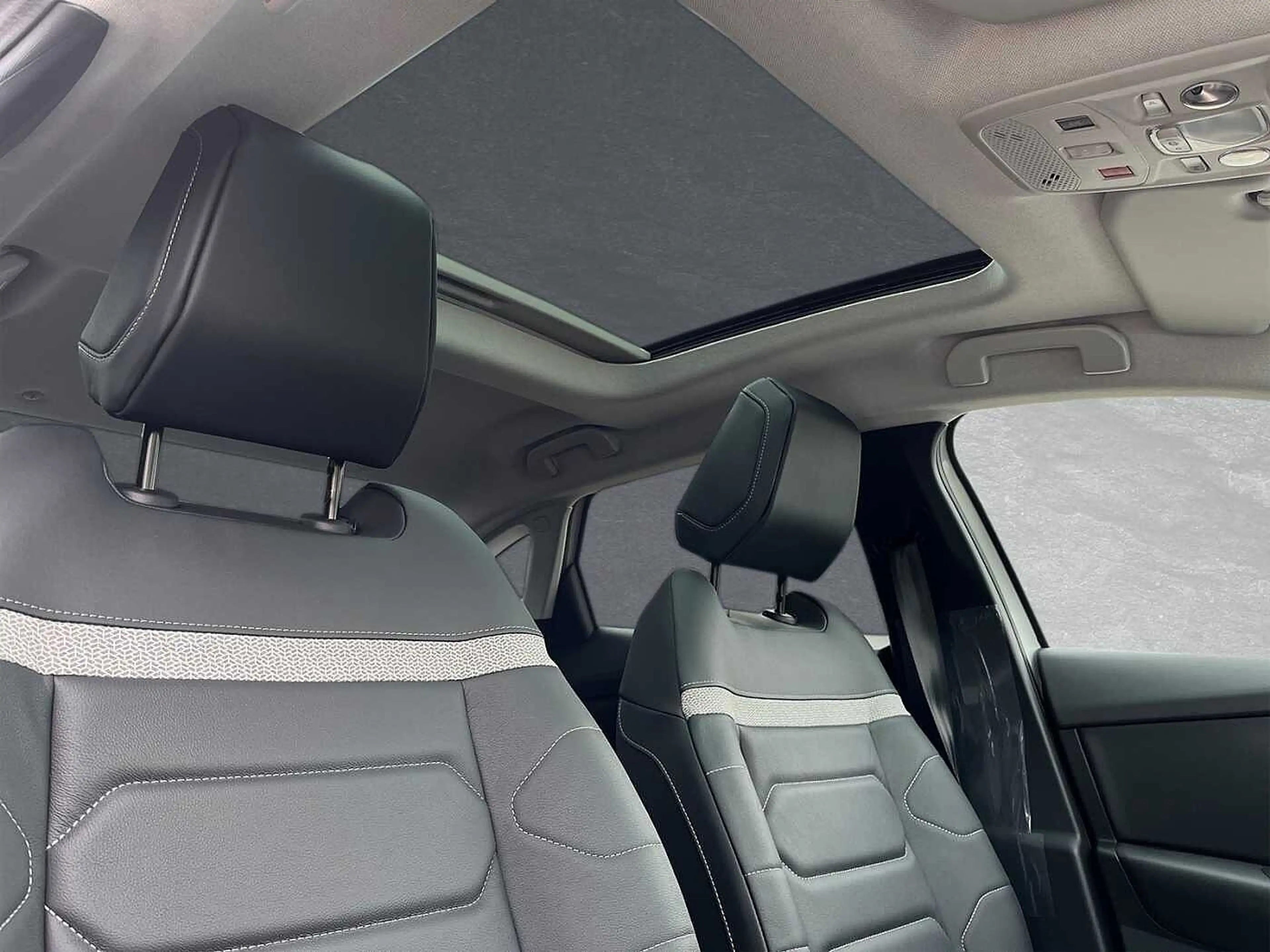 Citroen E-C4 X SHINE — photo 10