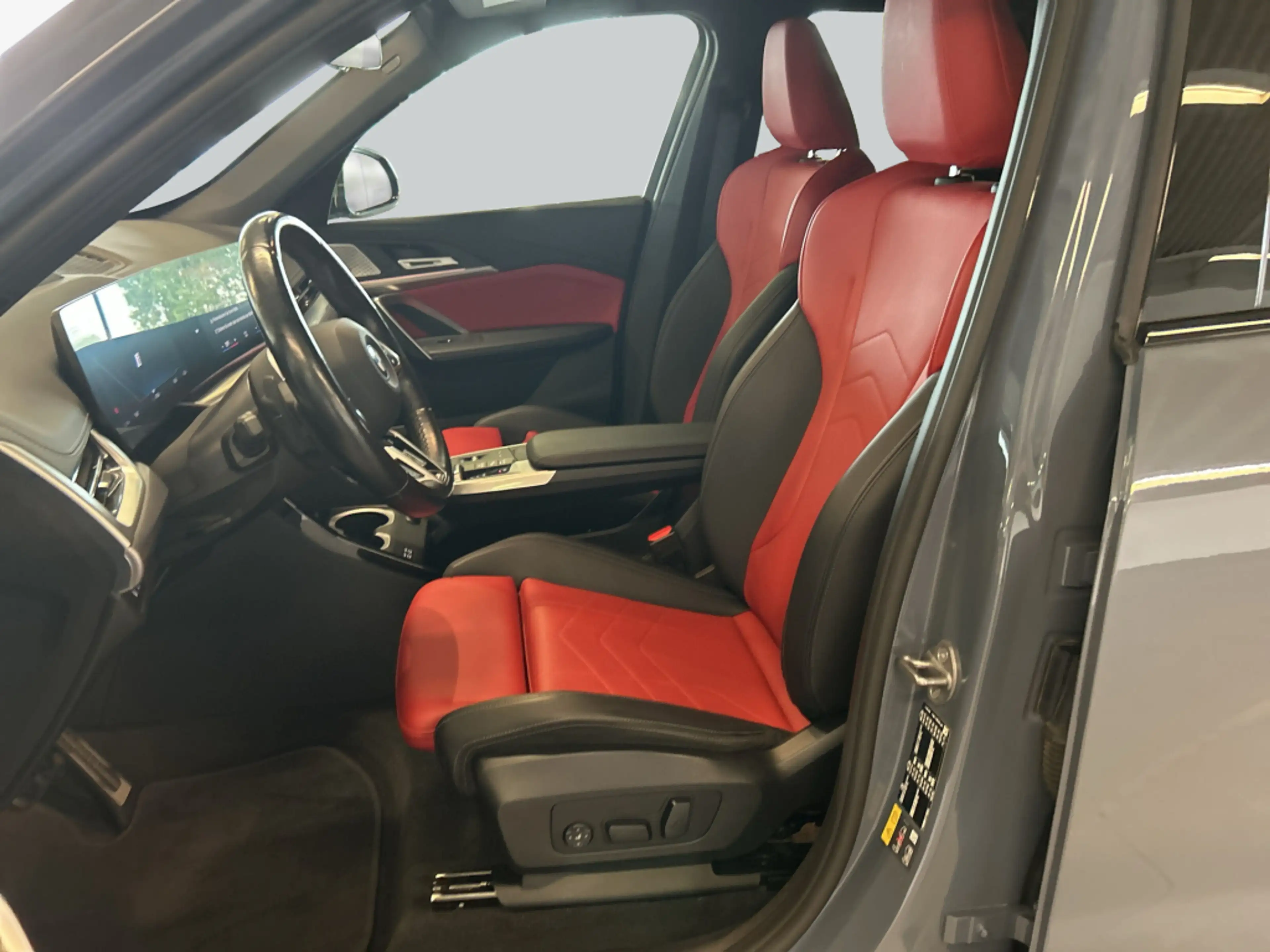 BMW iX1 xDrive30 M Sportpaket LED* Head-Up* HiFi* — photo 11