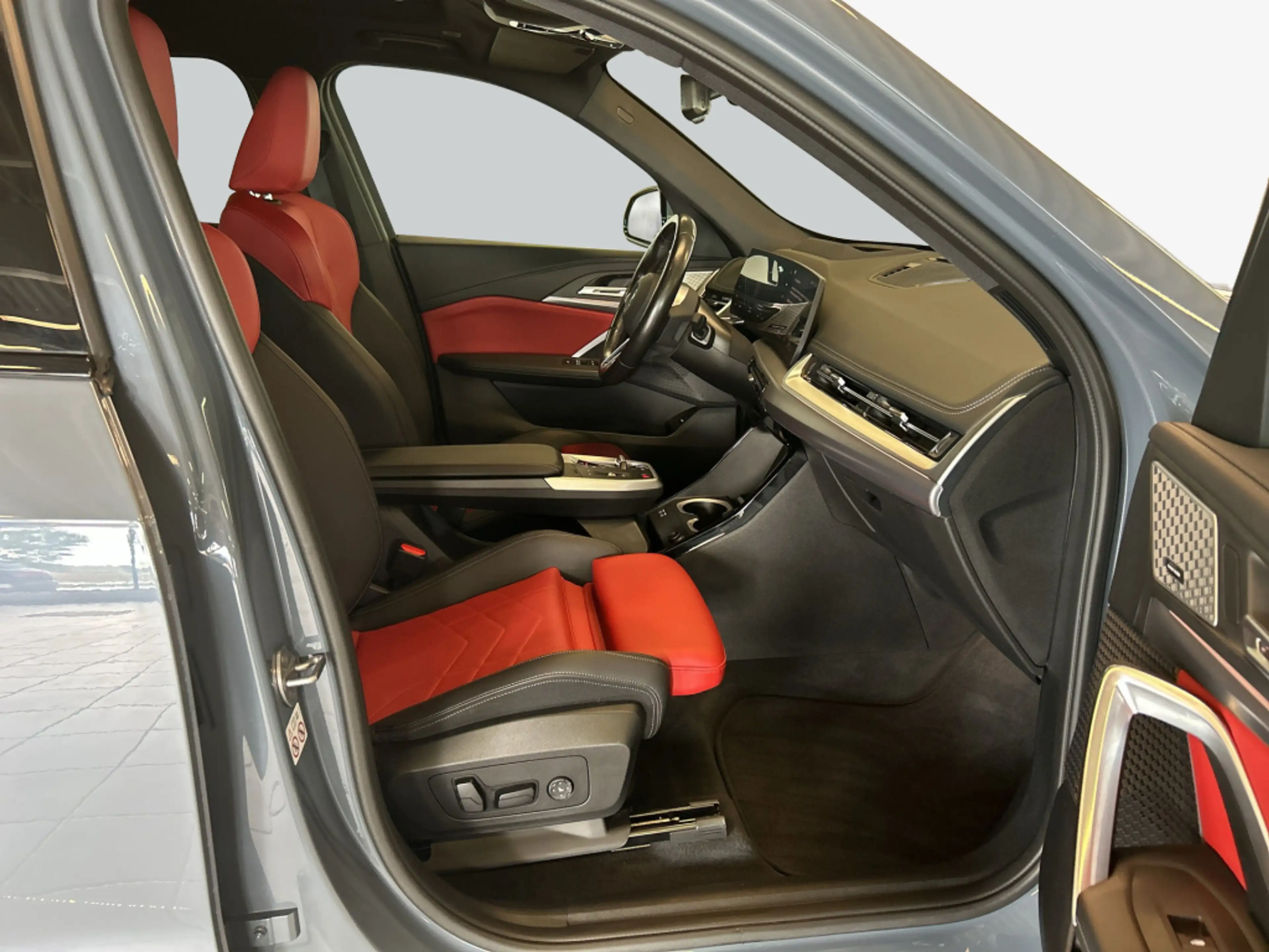 BMW iX1 xDrive30 M Sportpaket LED* Head-Up* HiFi* — photo 13