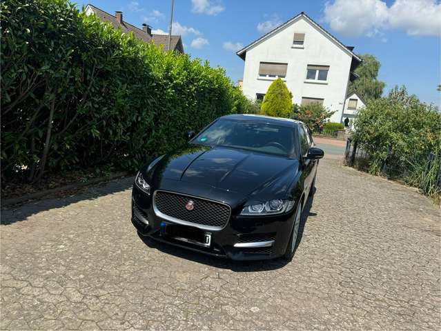 Imagine Jaguar XF XF 30d Aut. R-Sport