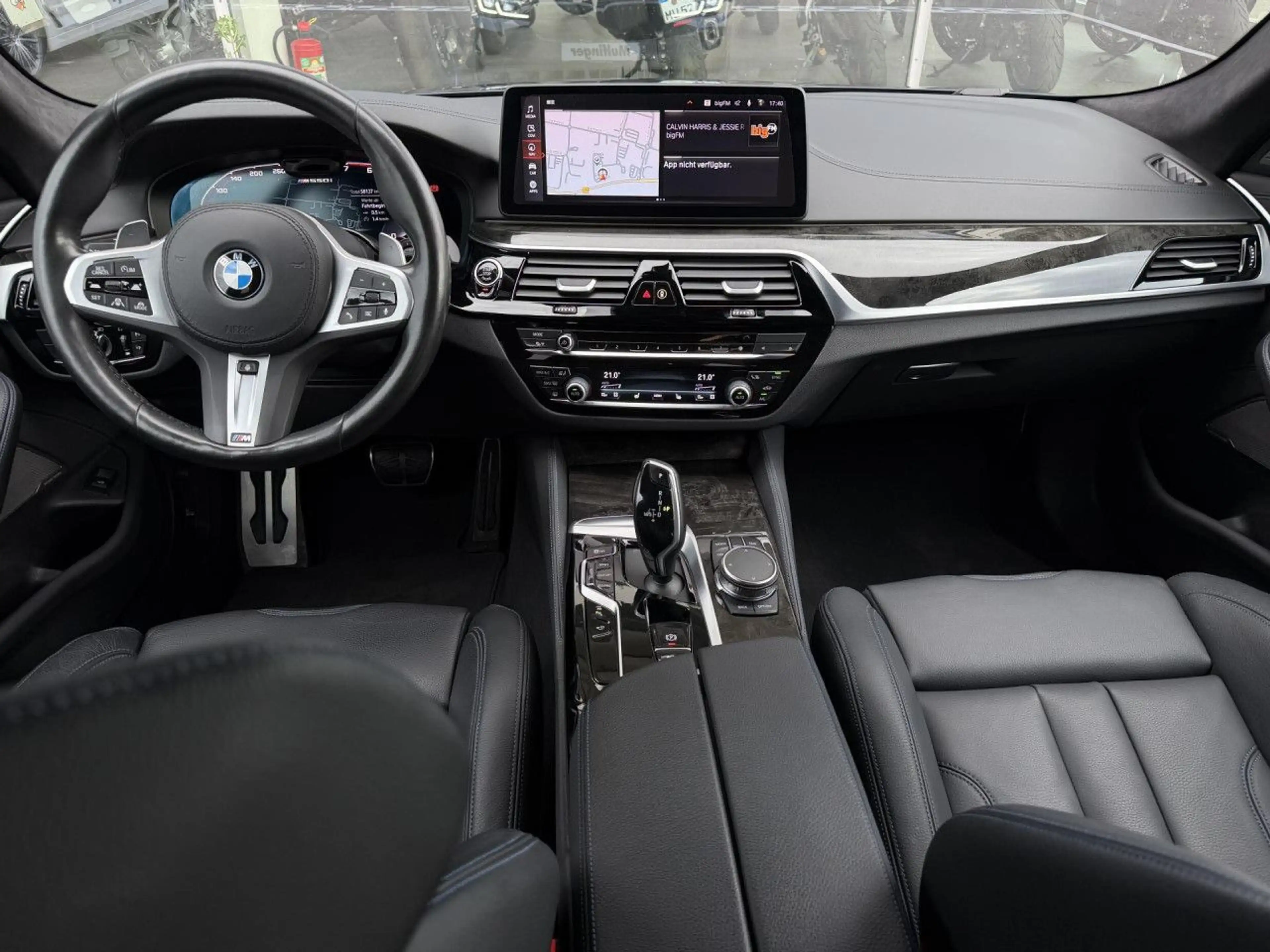 BMW M550 i xDrive HUD ACC SoftClose.T KomfZ Har/Kar SHZ — photo 11