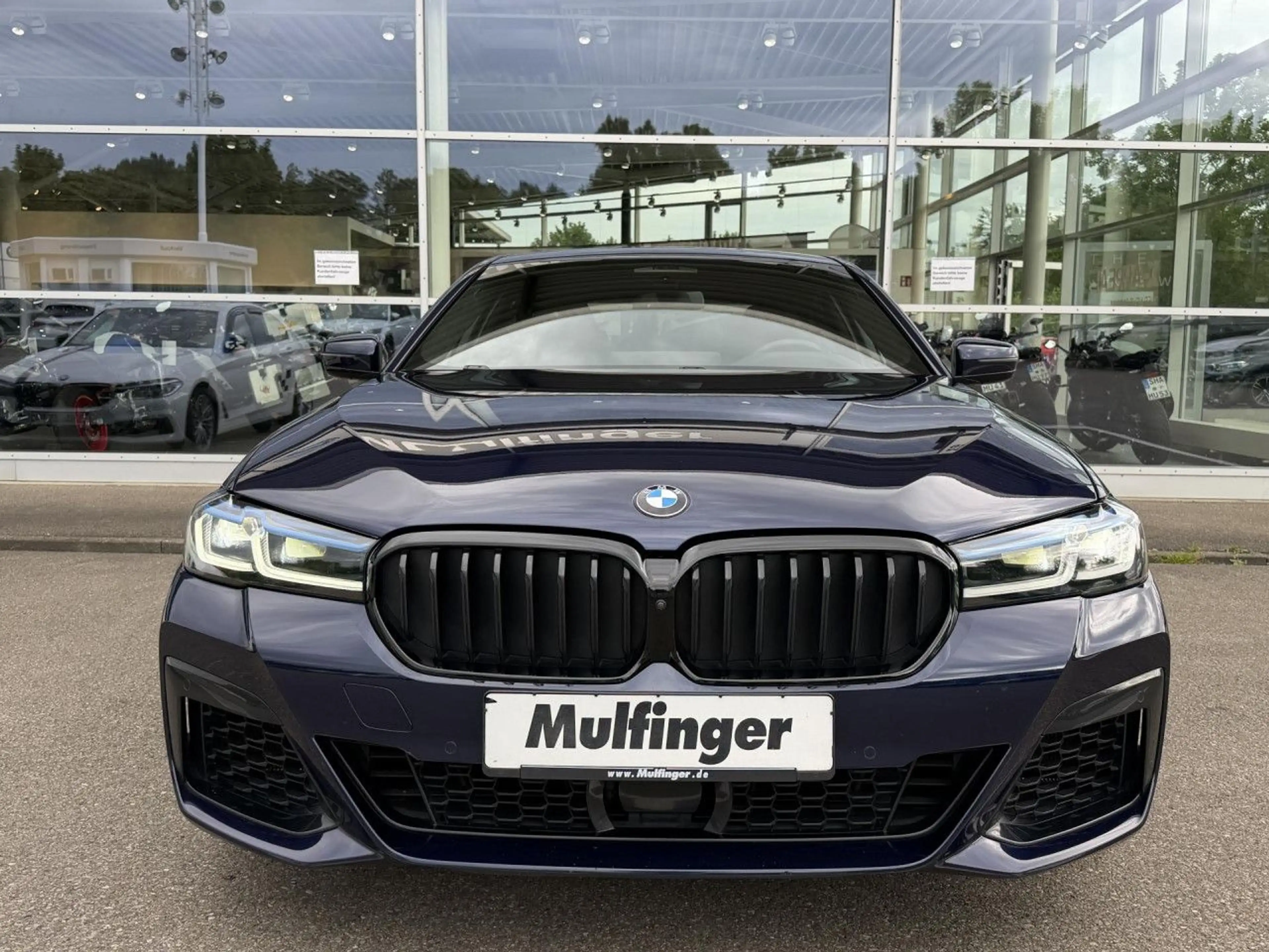 BMW M550 i xDrive HUD ACC SoftClose.T KomfZ Har/Kar SHZ — photo 4