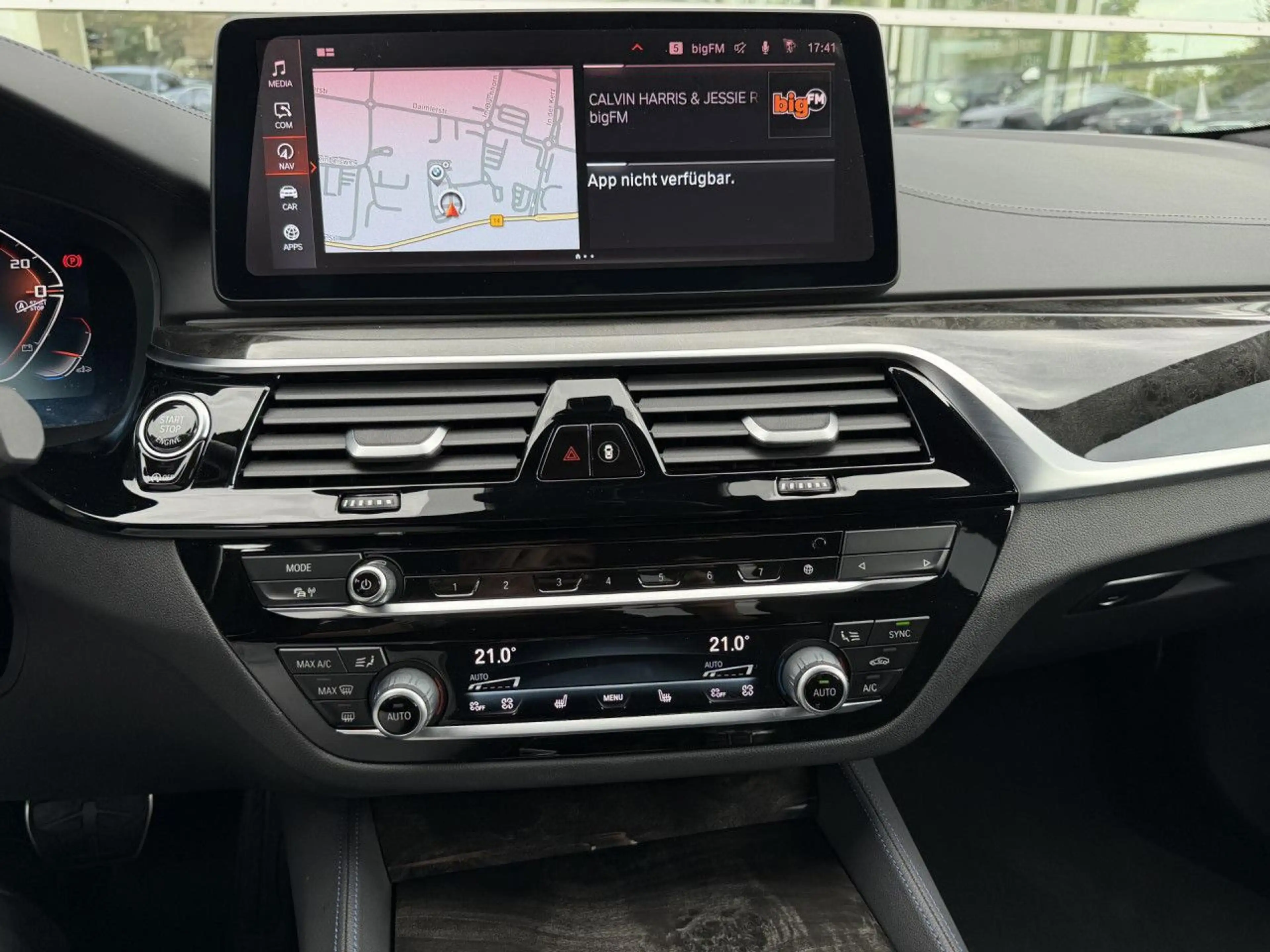 BMW M550 i xDrive HUD ACC SoftClose.T KomfZ Har/Kar SHZ — photo 14