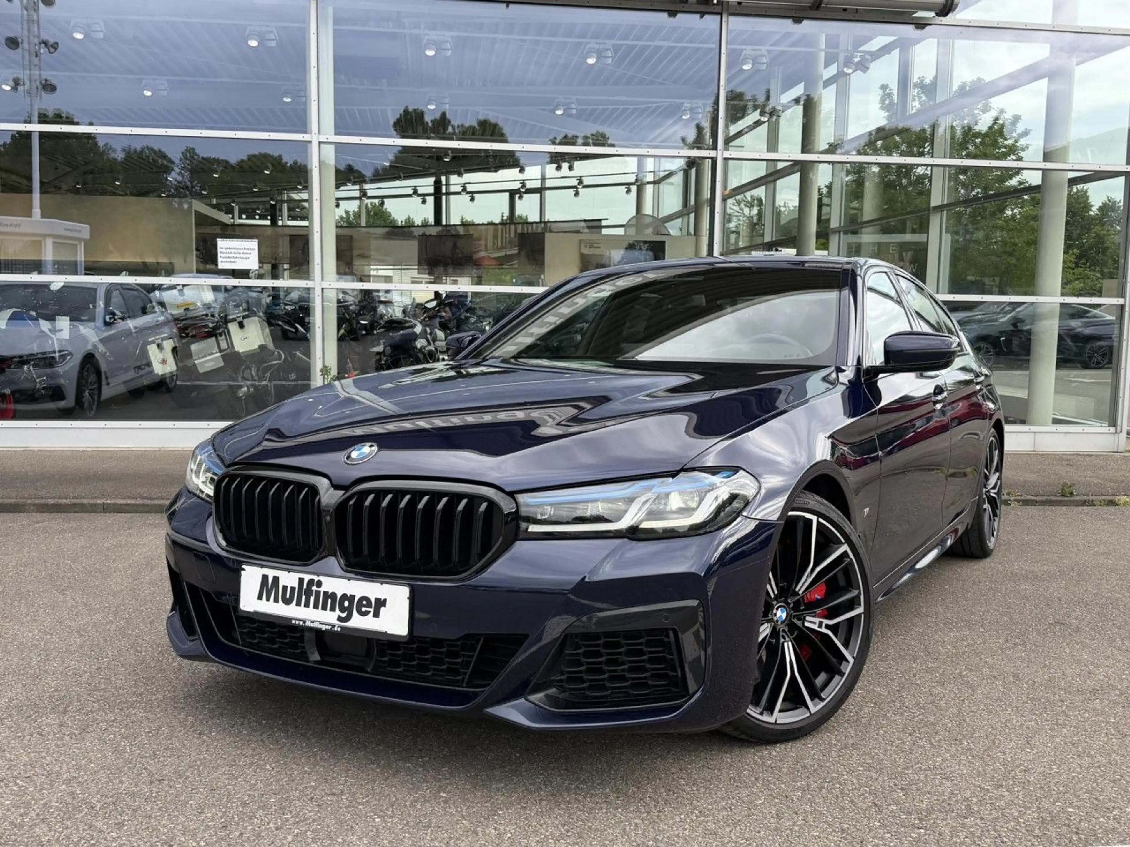 BMW M550 i xDrive HUD ACC SoftClose.T KomfZ Har/Kar SHZ — photo 2