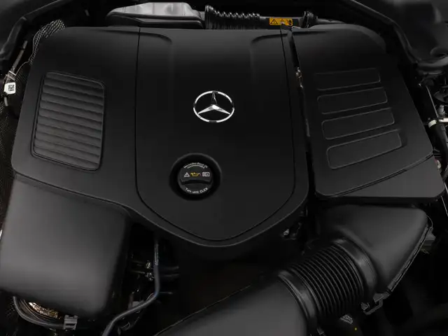 Mercedes-Benz C-Class view 18