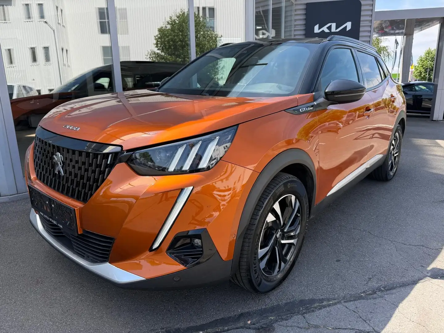 Peugeot 2008 PureTech 130 S&S GT Line S-Dach Orange - 1