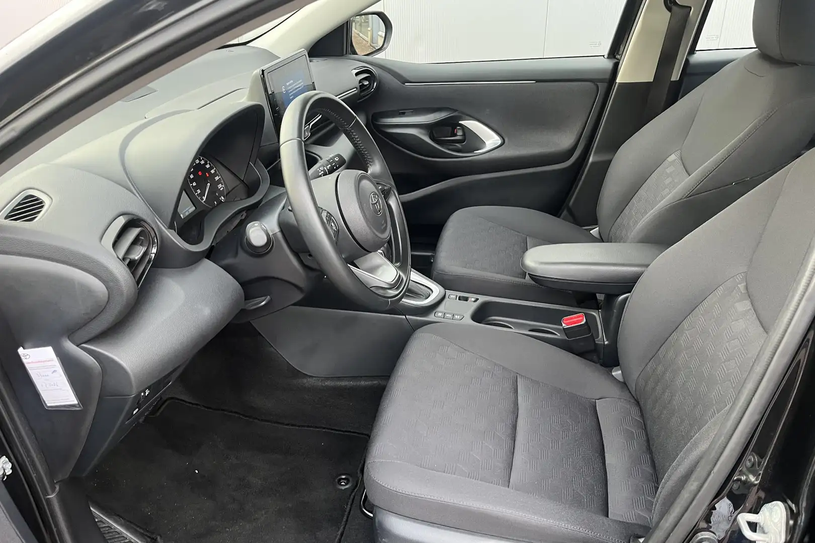 Toyota Yaris 1.5 Hybrid 115 Active Zwart - 2