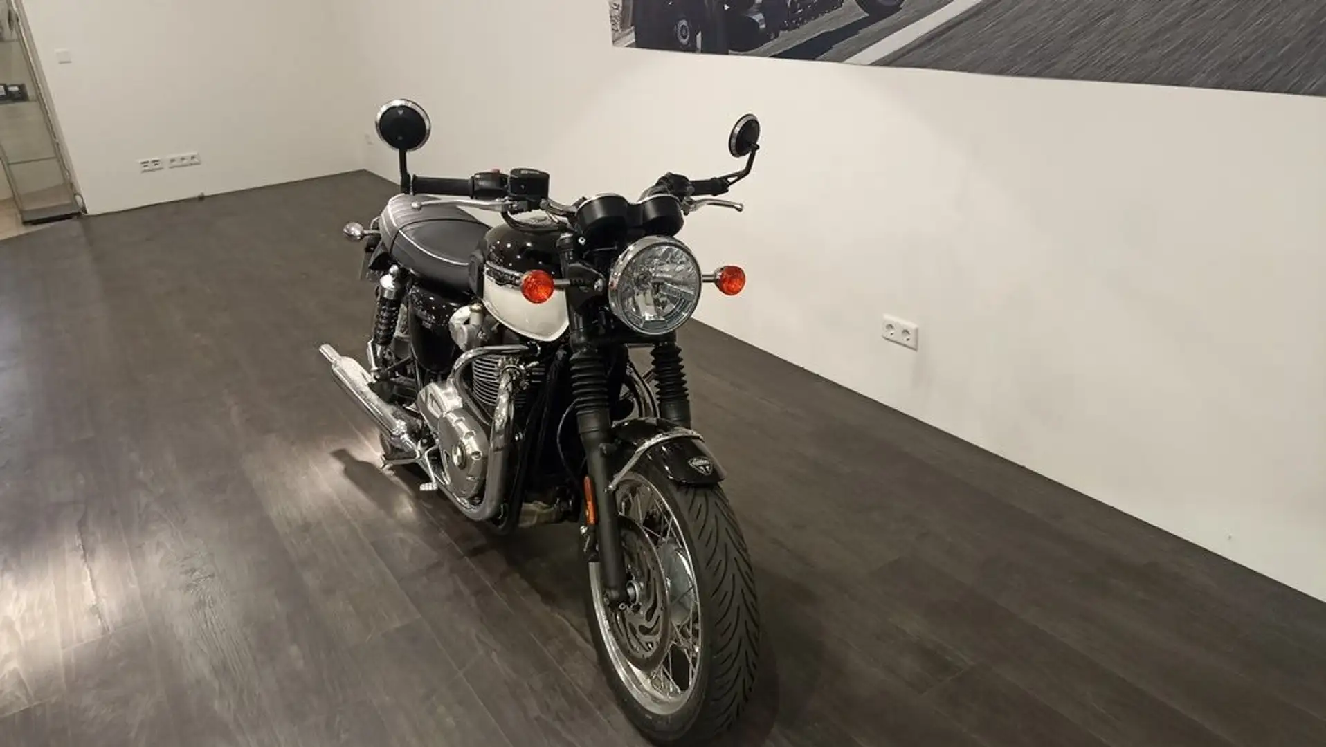 Triumph Bonneville T120 Modell 2025 mit Zubehör Noir - 1