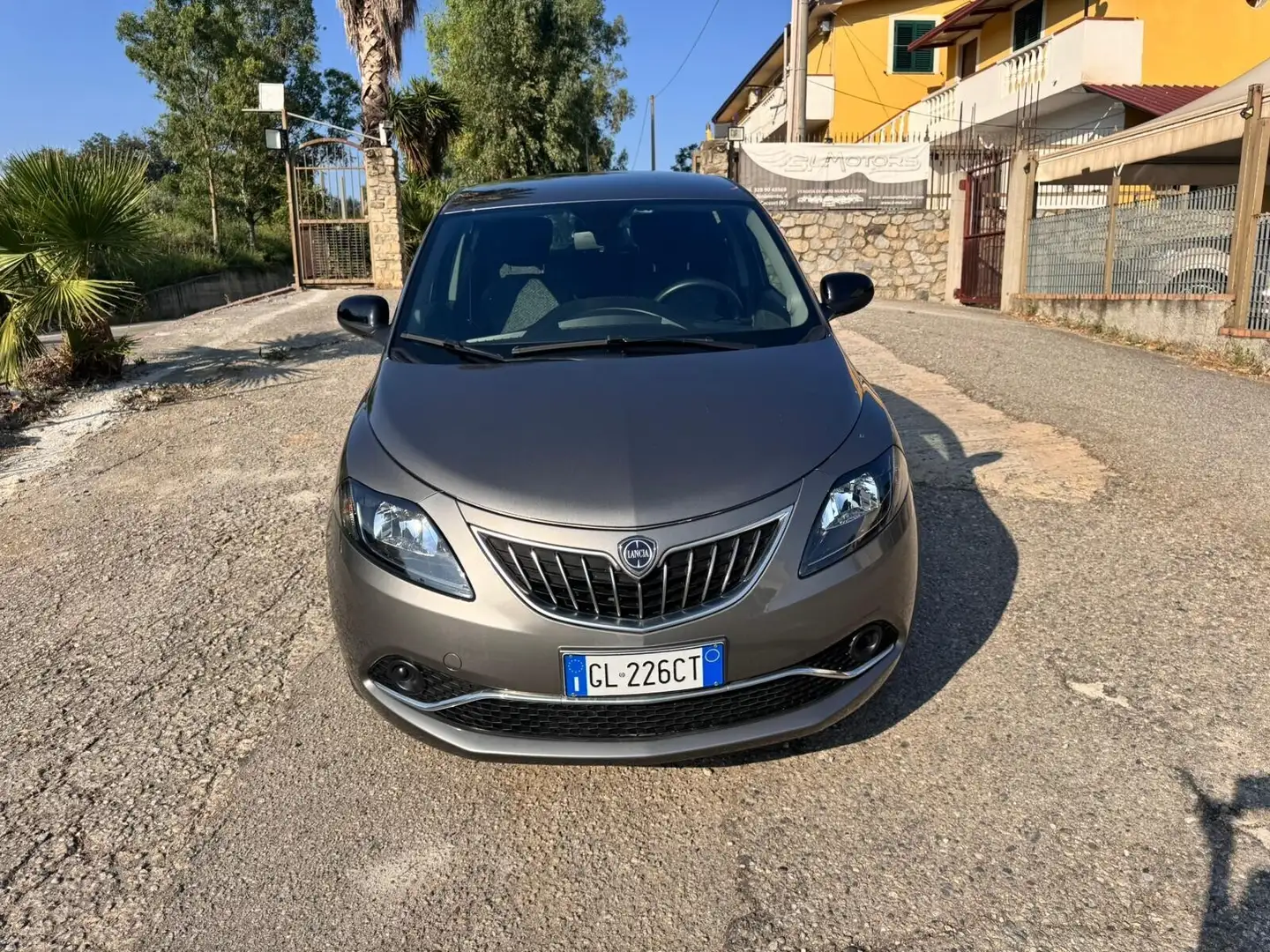 Lancia Ypsilon 1.0 FireFly 5 porte S&S Hybrid Ecochic Silver Grigio - 2
