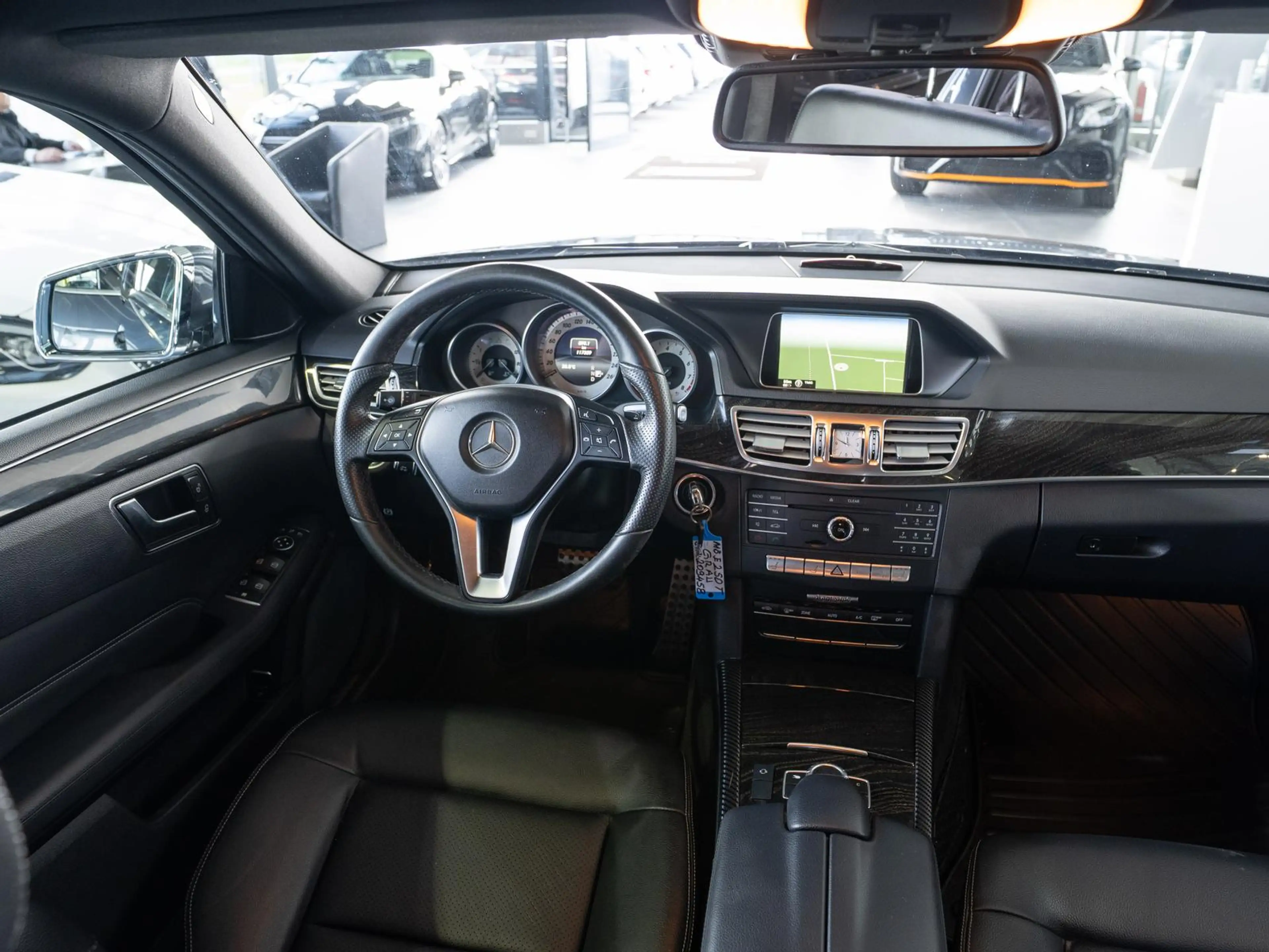Mercedes-Benz E 250 T 7G-TRONIC *360°-KAM*DISTR.+*LEDER*2.HD* — photo 14