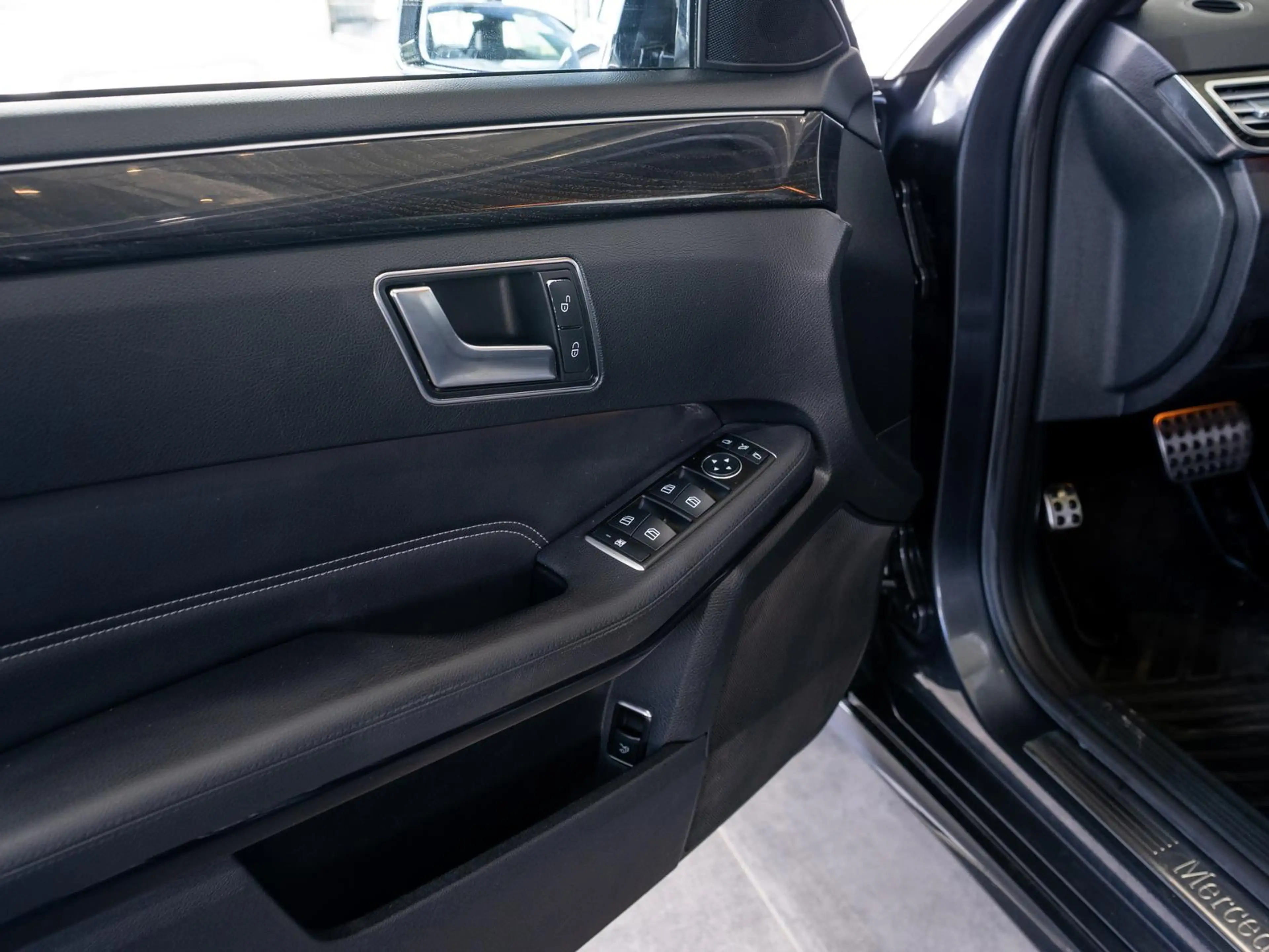 Mercedes-Benz E 250 T 7G-TRONIC *360°-KAM*DISTR.+*LEDER*2.HD* — photo 11