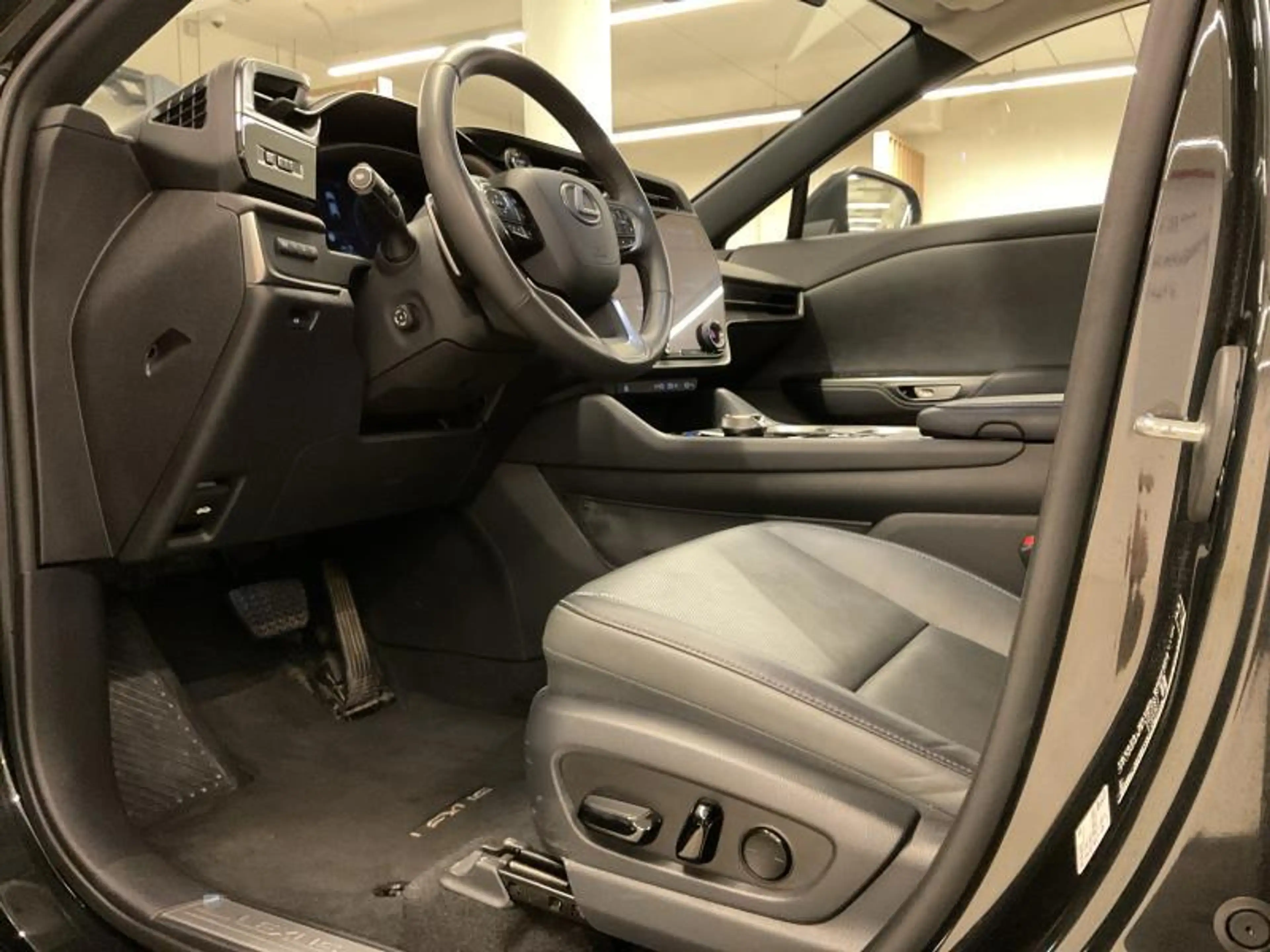 Lexus RZ EXECITIVE LINE — photo 26