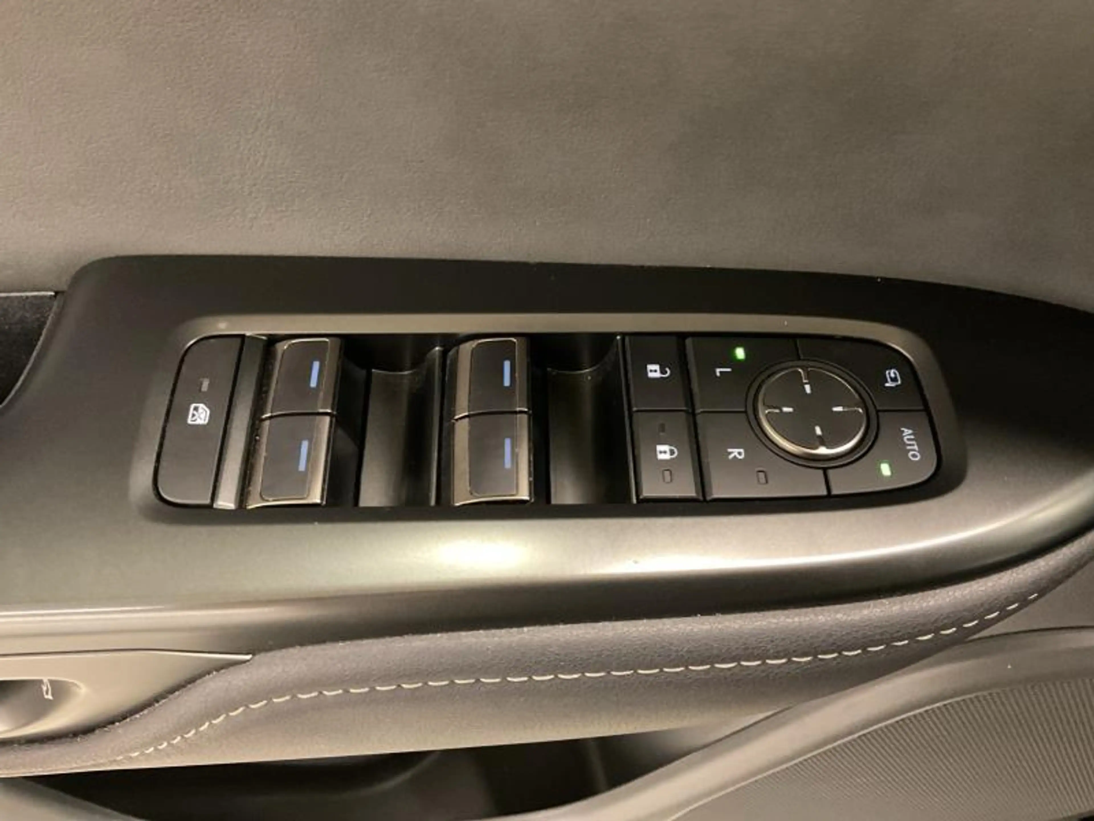 Lexus RZ EXECITIVE LINE — photo 25