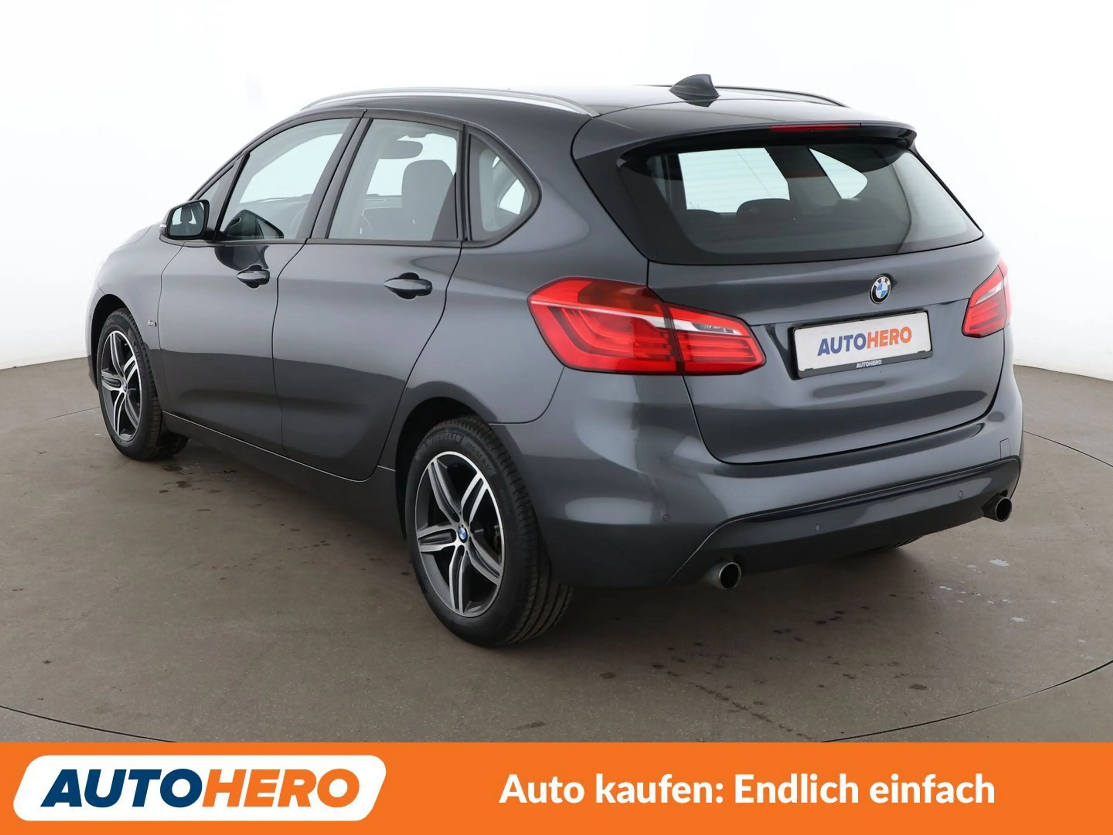 BMW 220 220i Active Tourer Sport Line Aut.*NAVI*LED*TEMPO* — photo 4