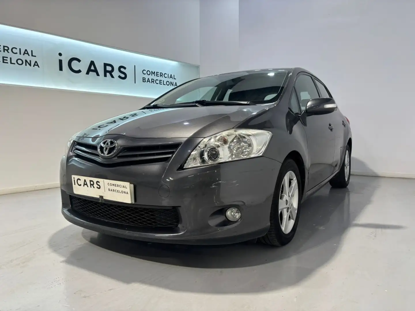Toyota Auris 1.4D-4D Active Plateado - 1
