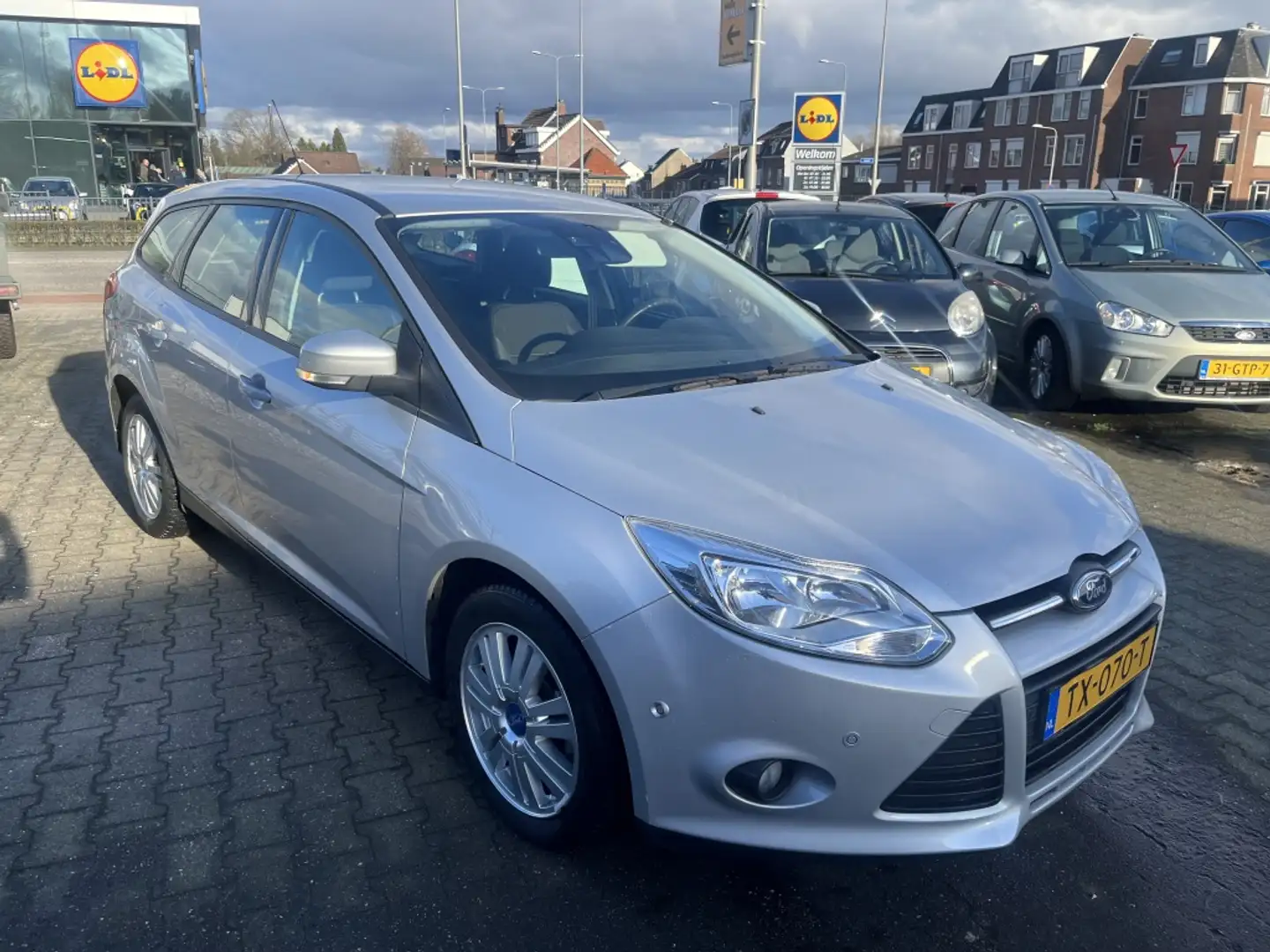 Ford Focus Wagon 1.0 EcoBoost Trend Grey - 1