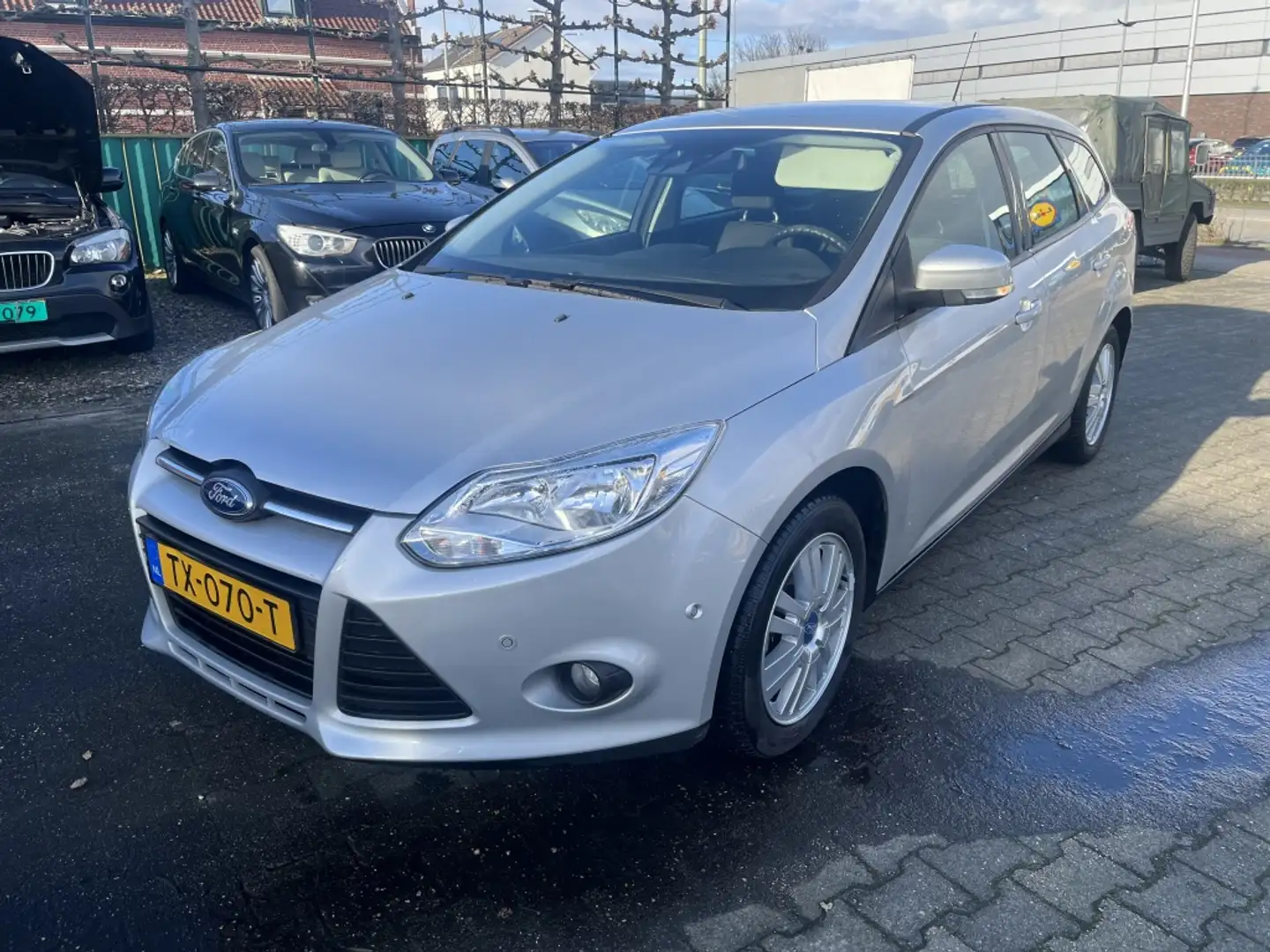Ford Focus Wagon 1.0 EcoBoost Trend Grijs - 2