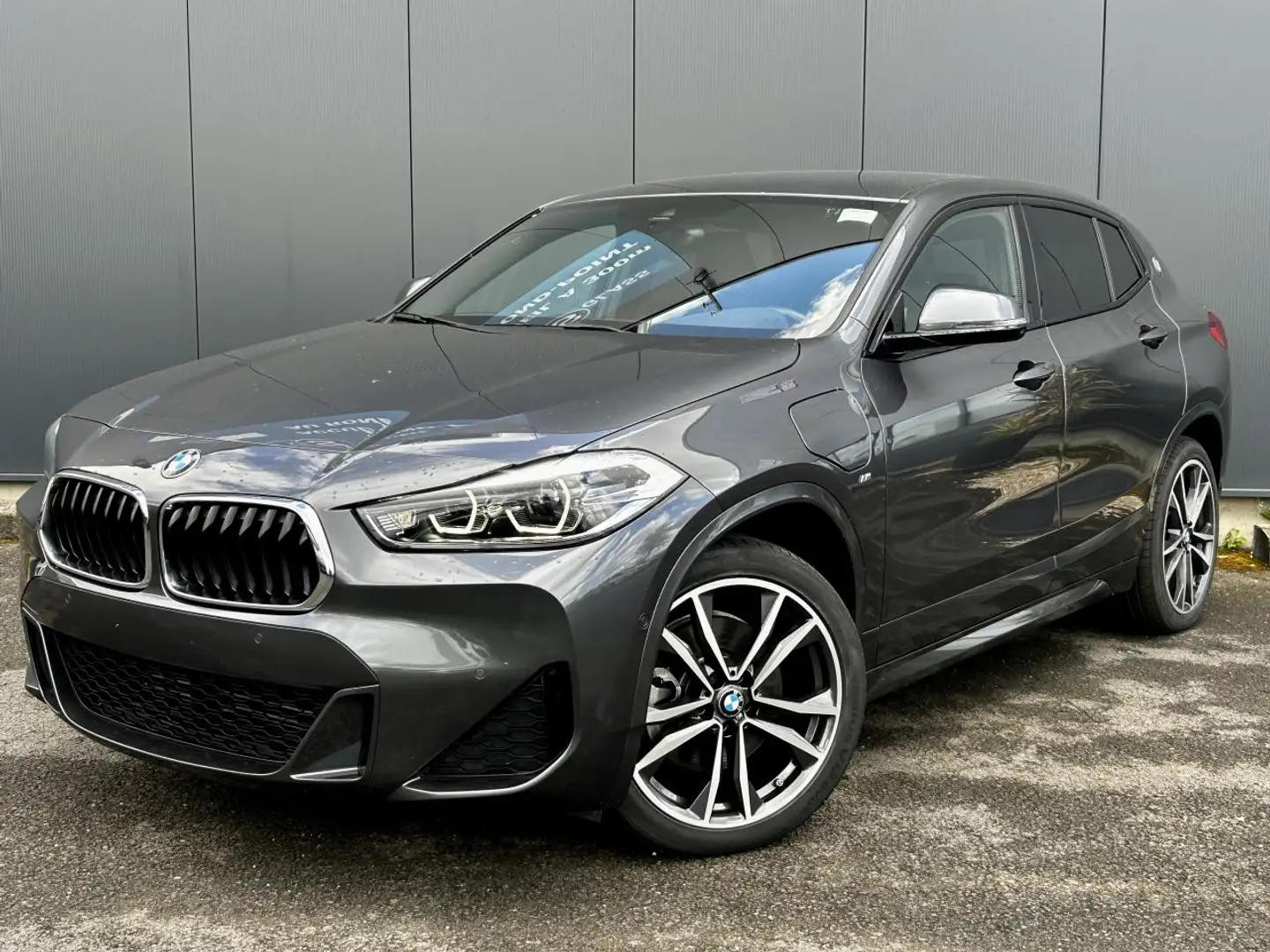 BMW X2 (F39) xDrive 25e 220 M Sport avec GPS, Caméra et Hayon électrique Gris - 1