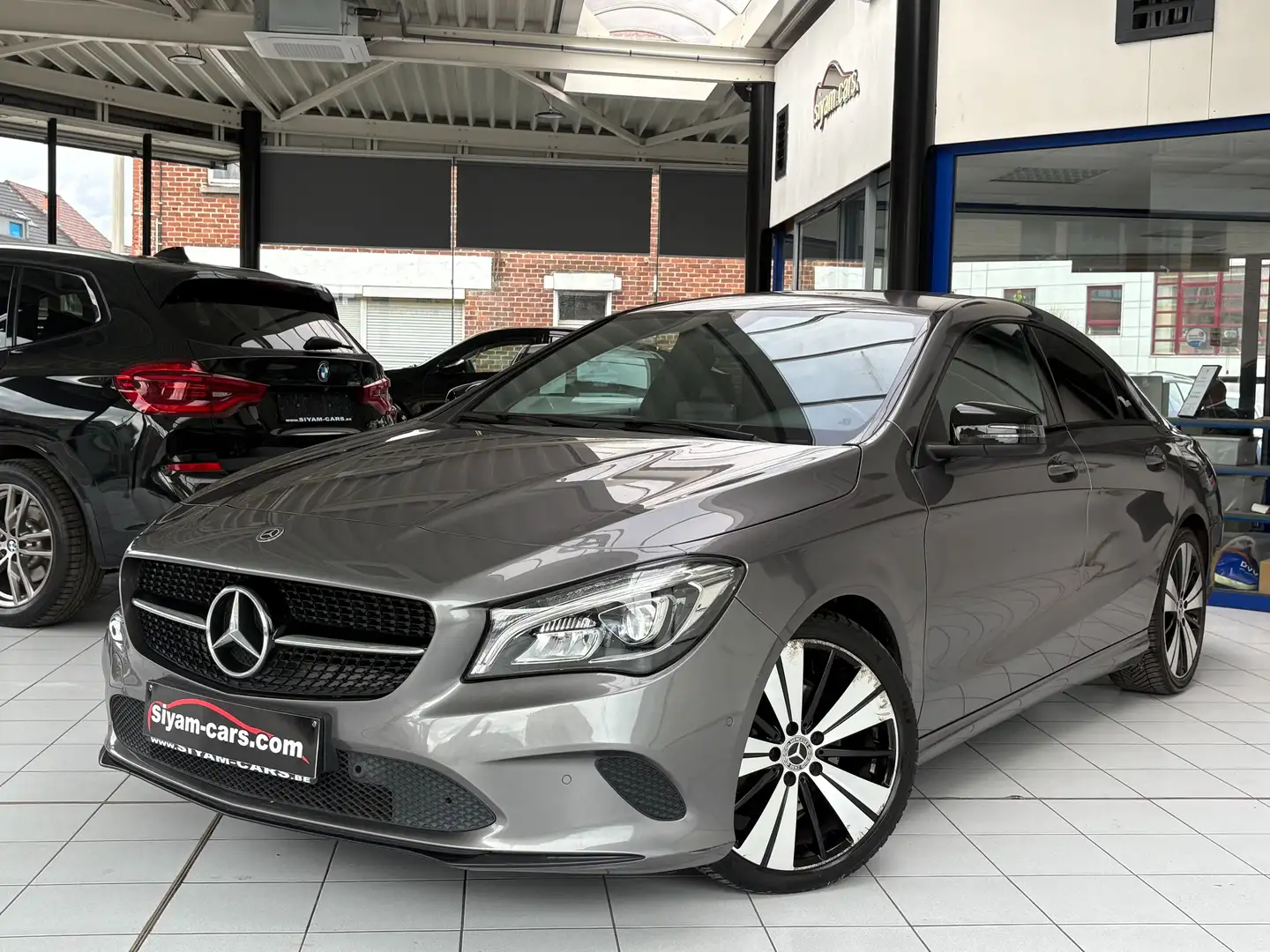 Mercedes-Benz CLA 180 CLA 180d *XENON*CUIR*GPS*CAMERA*CARPLAY*JANTES* Grijs - 1