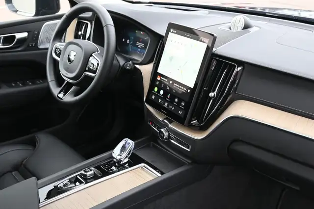 Volvo XC60 view 13