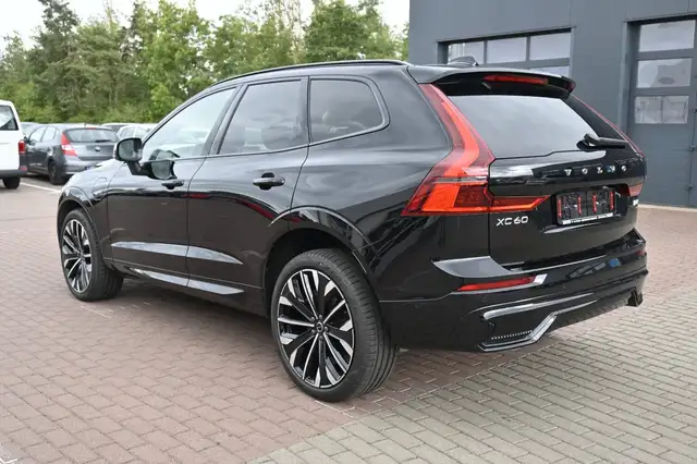 Volvo XC60 view 3