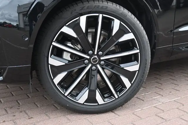 Volvo XC60 view 11