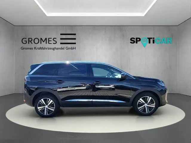 Peugeot 5008 view 2