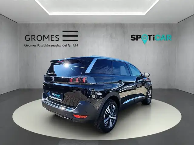 Peugeot 5008 view 3