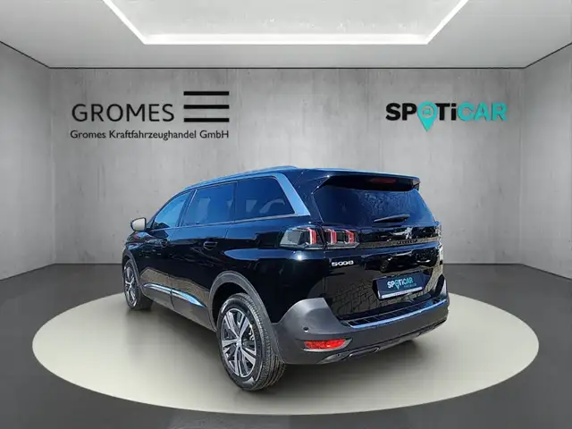 Peugeot 5008 view 5