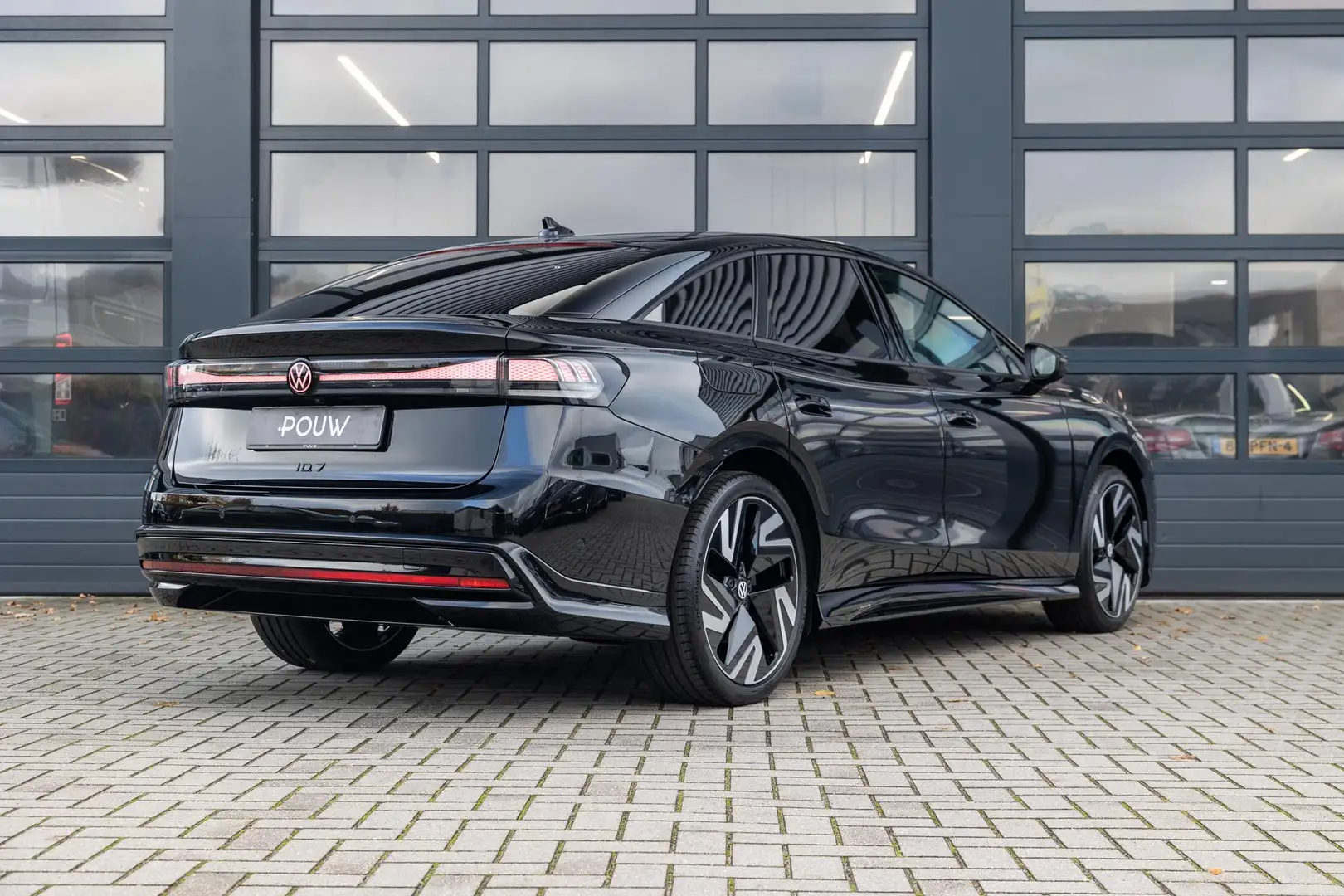 Volkswagen ID.7 286pk Pro Limited Edition 77 kWh | 21" Velgen | Tr Černá - 2