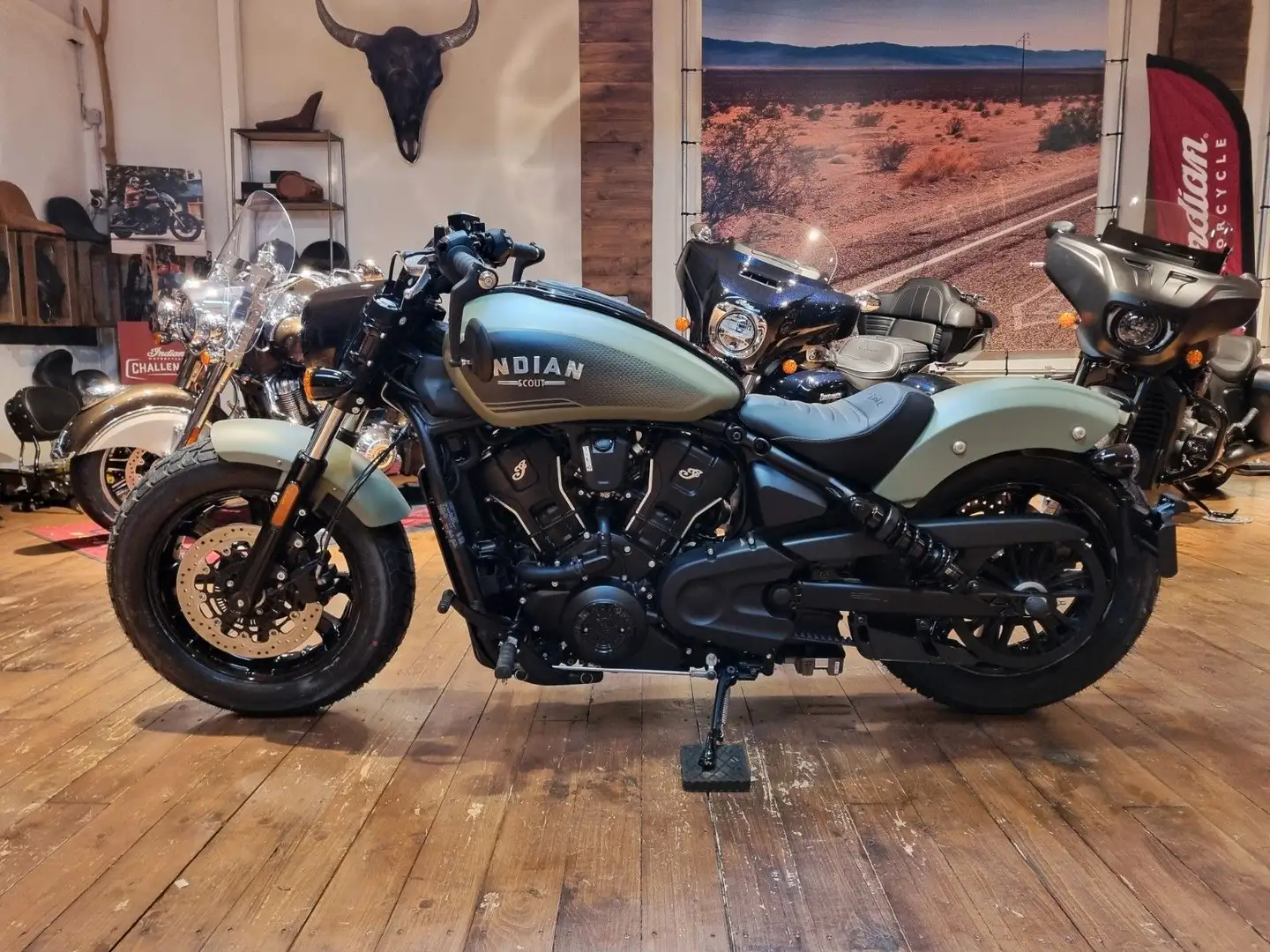 Indian Scout Bobber Ltd+Tech 100 Jahre (EUR 1.000/2,99) Negru - 1