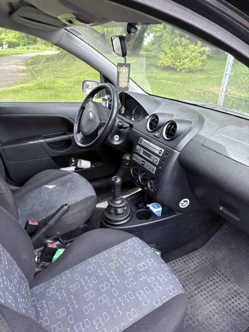 Ford Fiesta 1.3 - 2