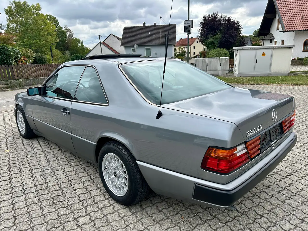 Mercedes-Benz Baureihe 124 230 CE Coupé *1 Hand*Leder*H-Kennzeichen*, foto 5