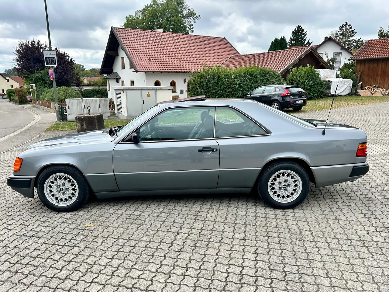 Mercedes-Benz Baureihe 124 230 CE Coupé *1 Hand*Leder*H-Kennzeichen*, foto 6