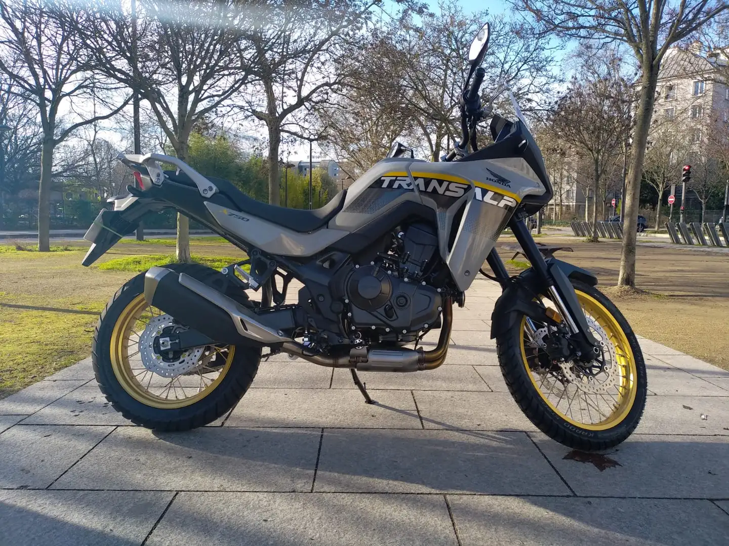 Honda XL 750 Transalp Gris - 2