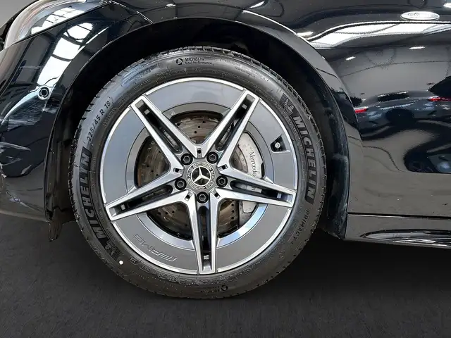 Mercedes-Benz 300 view 3