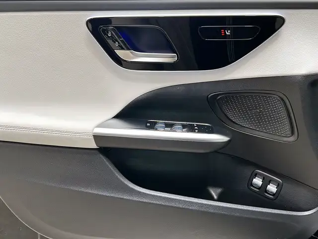 Mercedes-Benz 300 view 11