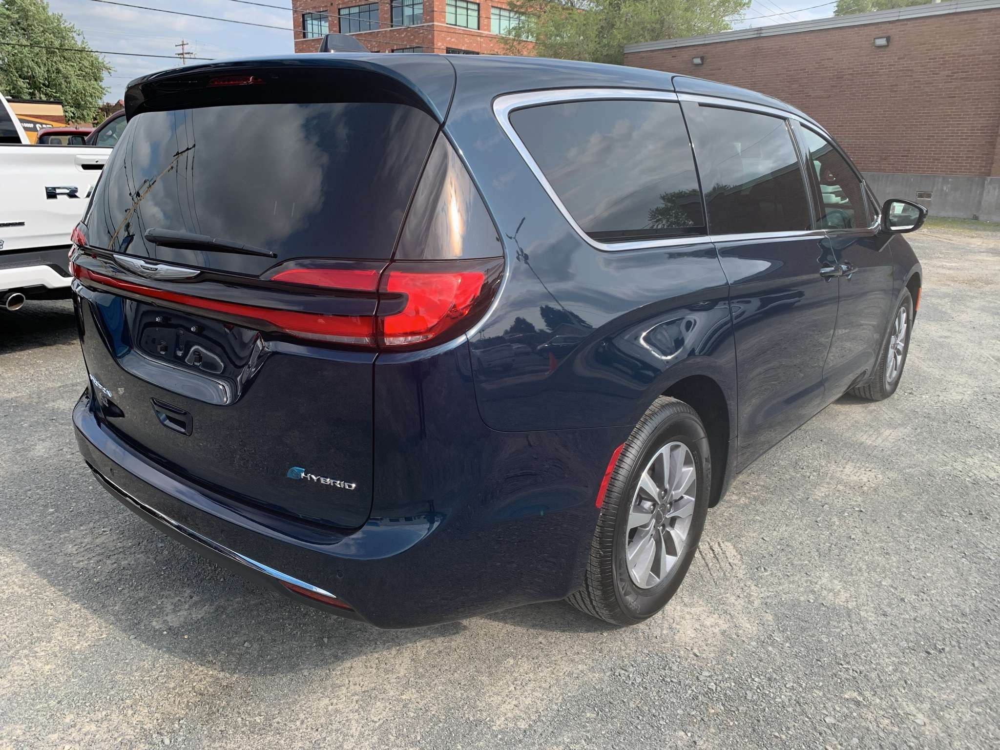 2025 Chrysler Pacifica Hybrid