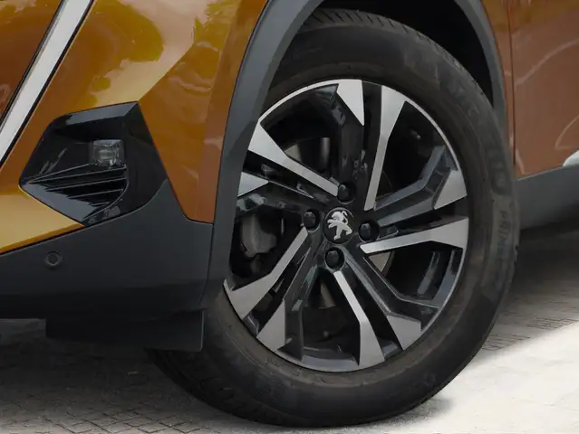 Peugeot 2008 view 5