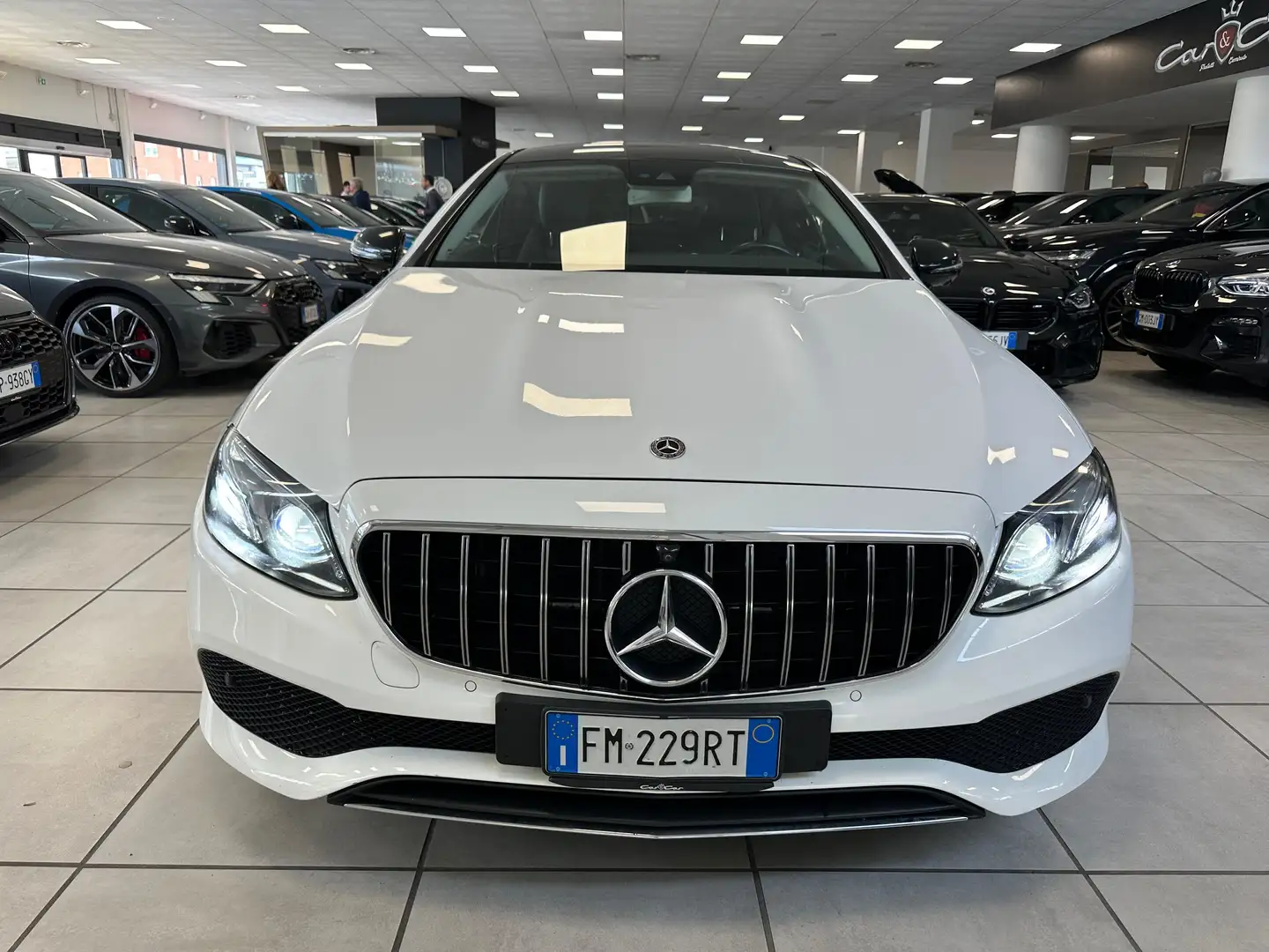 Mercedes-Benz E 220 Coupe d Sport 4matic auto Wit - 2