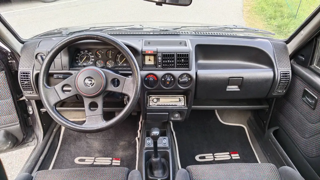 Opel Corsa GSi 1,6 i, foto 9